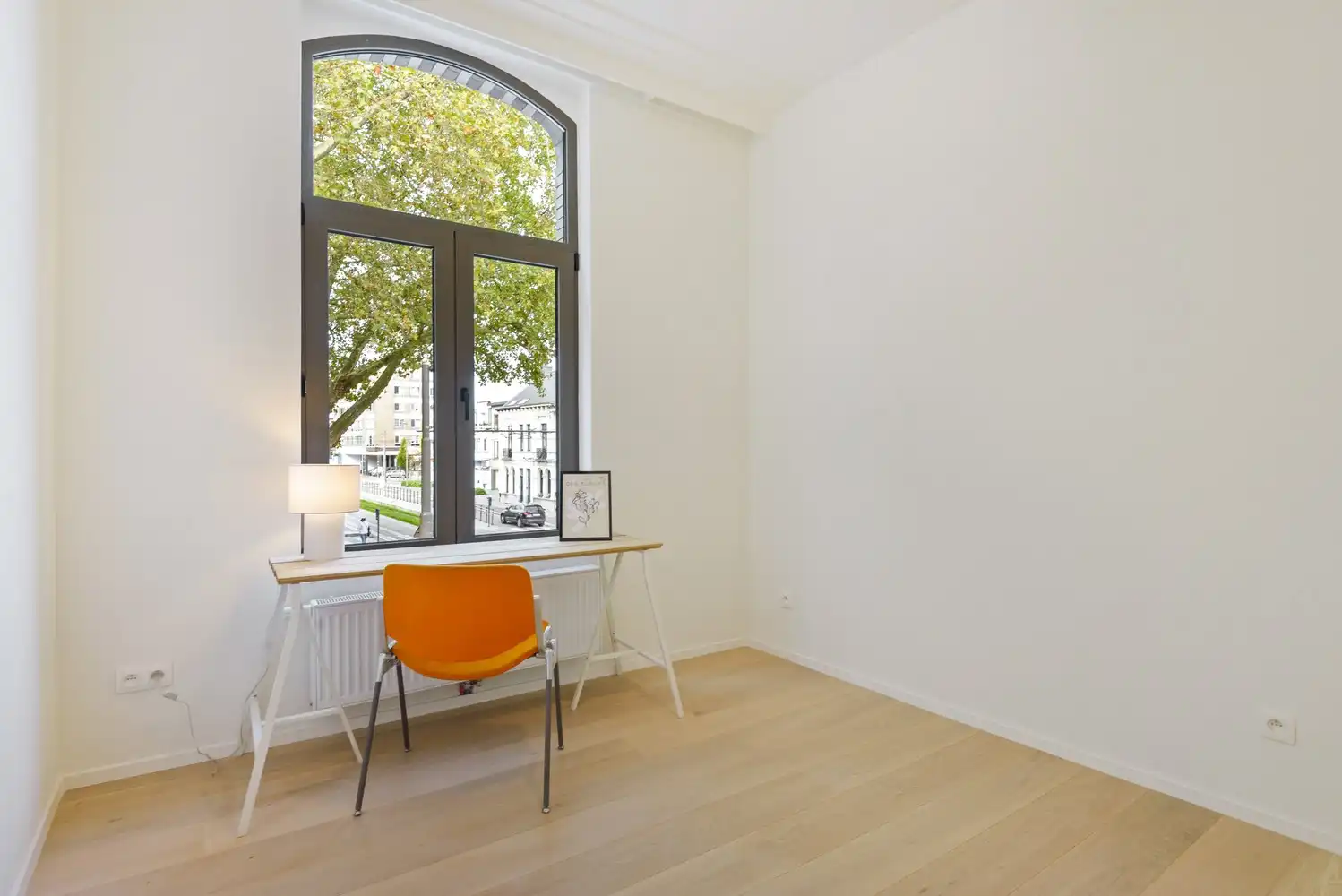 Gerenoveerd appartement met 2 slaapkamers , buitenruimte en groen zicht foto 15