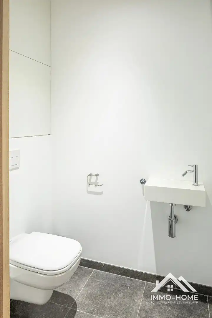 Instapklaar modern appartement met autostaanplaats foto 15
