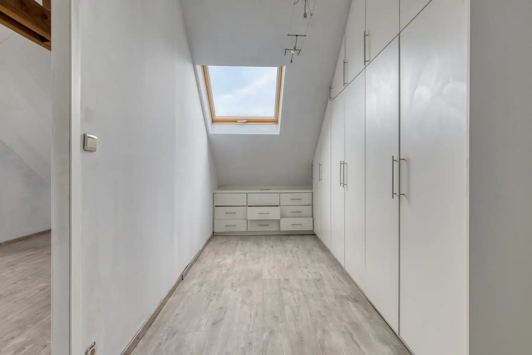 Ruime verder af te werken 2-gevel met 4 slaapkamers foto 22