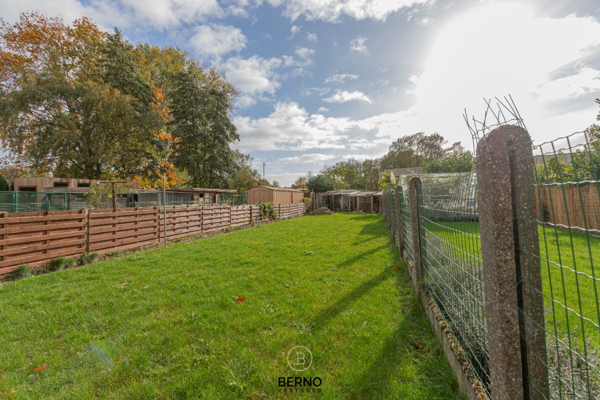 Renovatiewoning met garage en mooie tuin foto 16