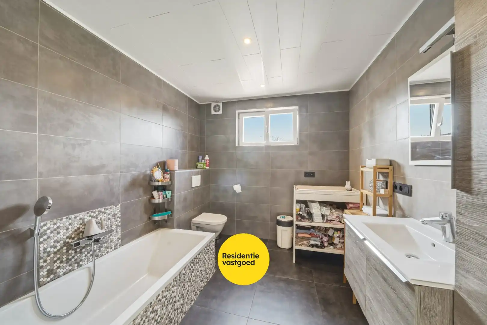 Verrassend ruime gezinswoning met zonnige tuin in Oudenburg foto 13