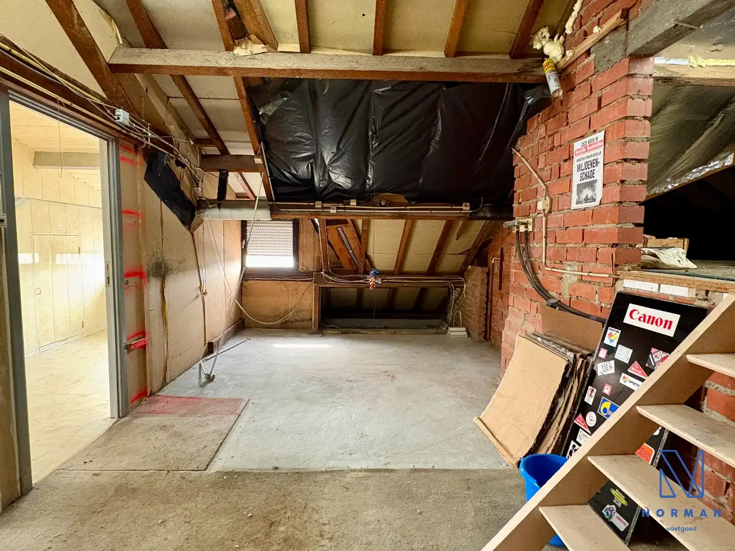 Alleenstaande te renoveren woning in Vichte met veel potentieel! foto 12