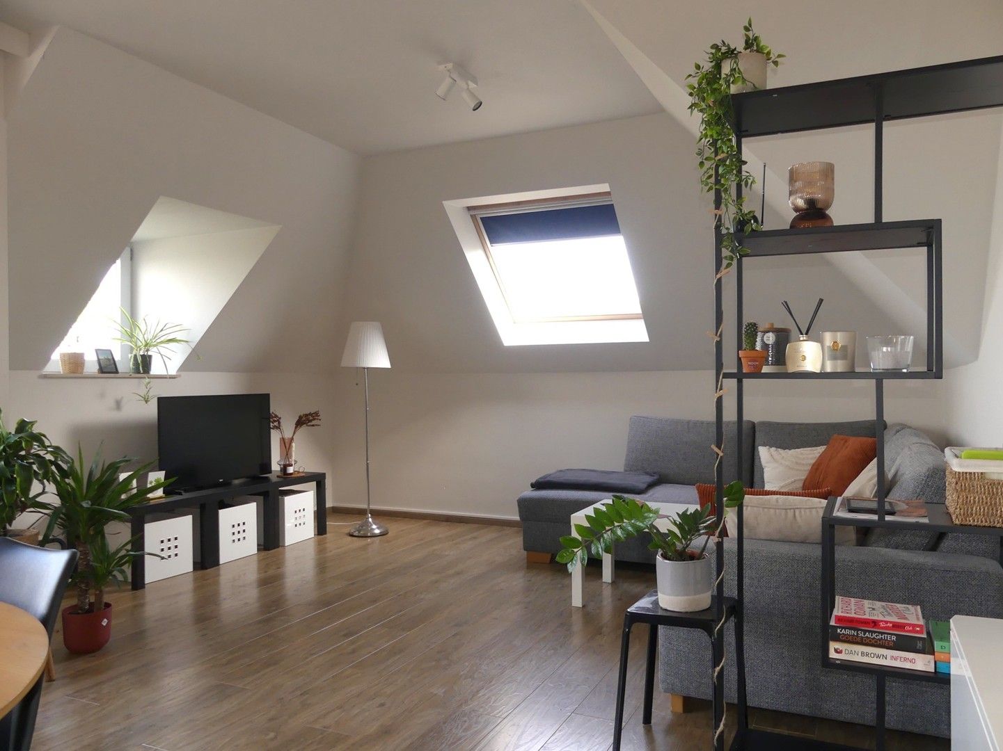 Ruim dakappartement met 2 slaapkamers en garage foto 5