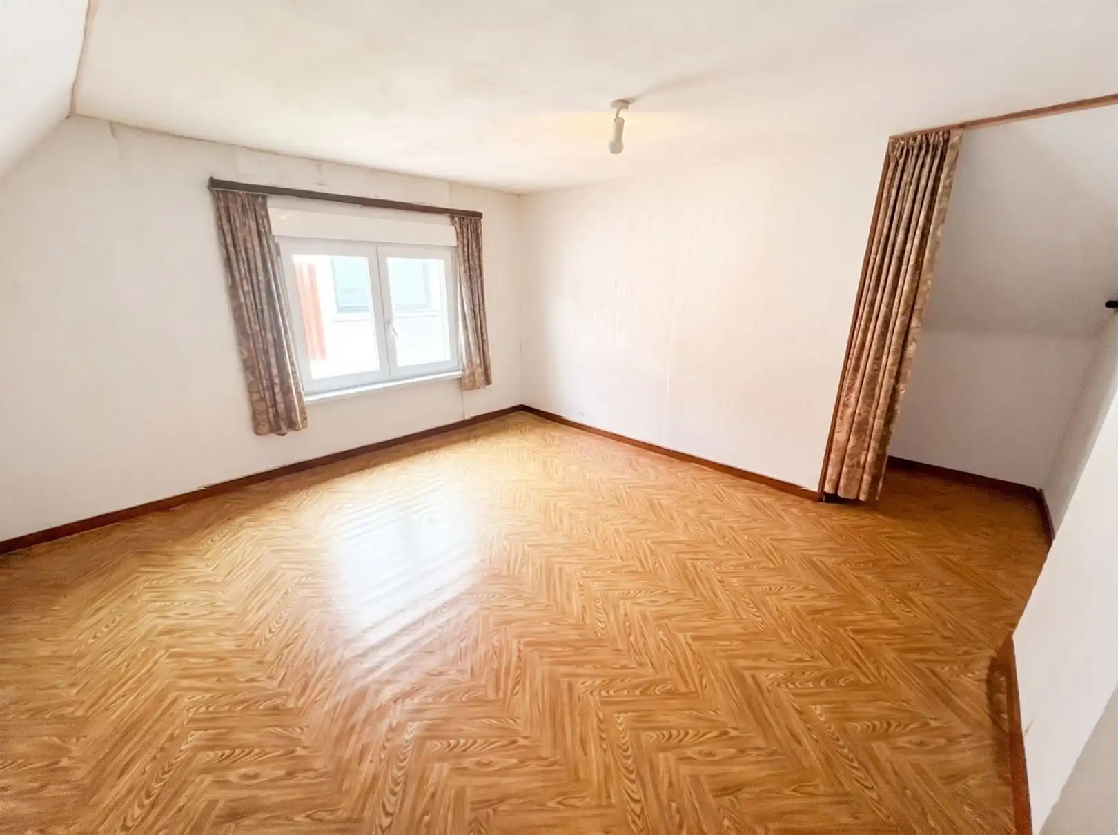 Te renoveren woning in deelgemeente Ename foto 9