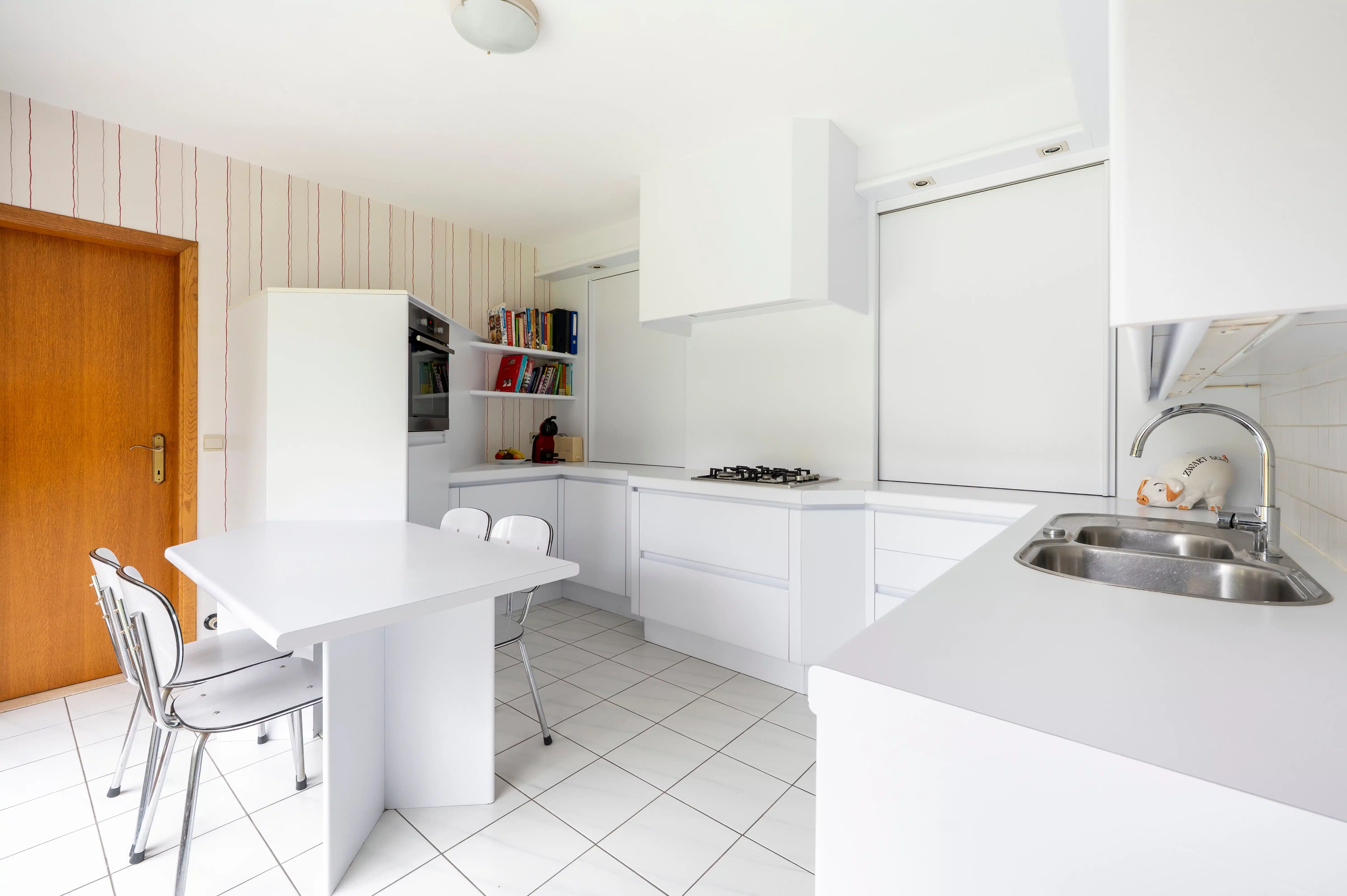 Ruime villa met praktijkruimte op toplocatie in Schotenhof. foto 12