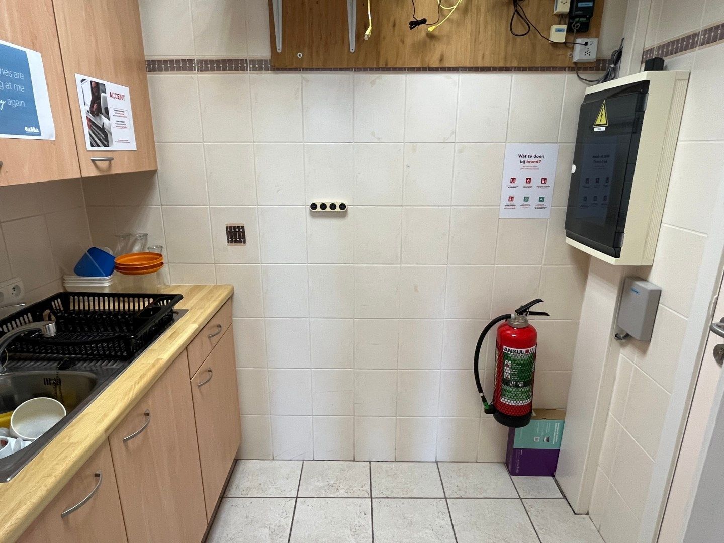 Uitstekend gelegen commercieel pand met parkeermogelijkheden ! foto 6