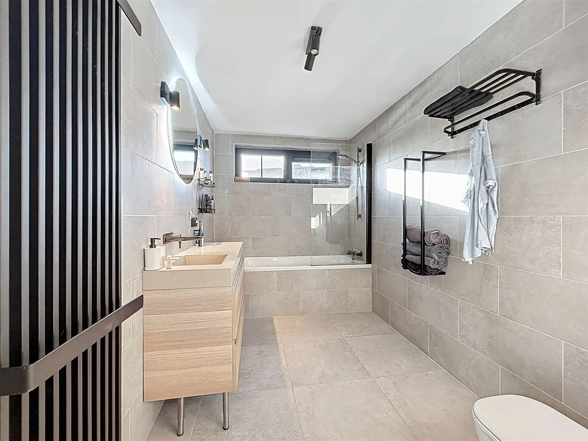 Instapklare ruime woning met grote garage op perceel van 359m² foto 13