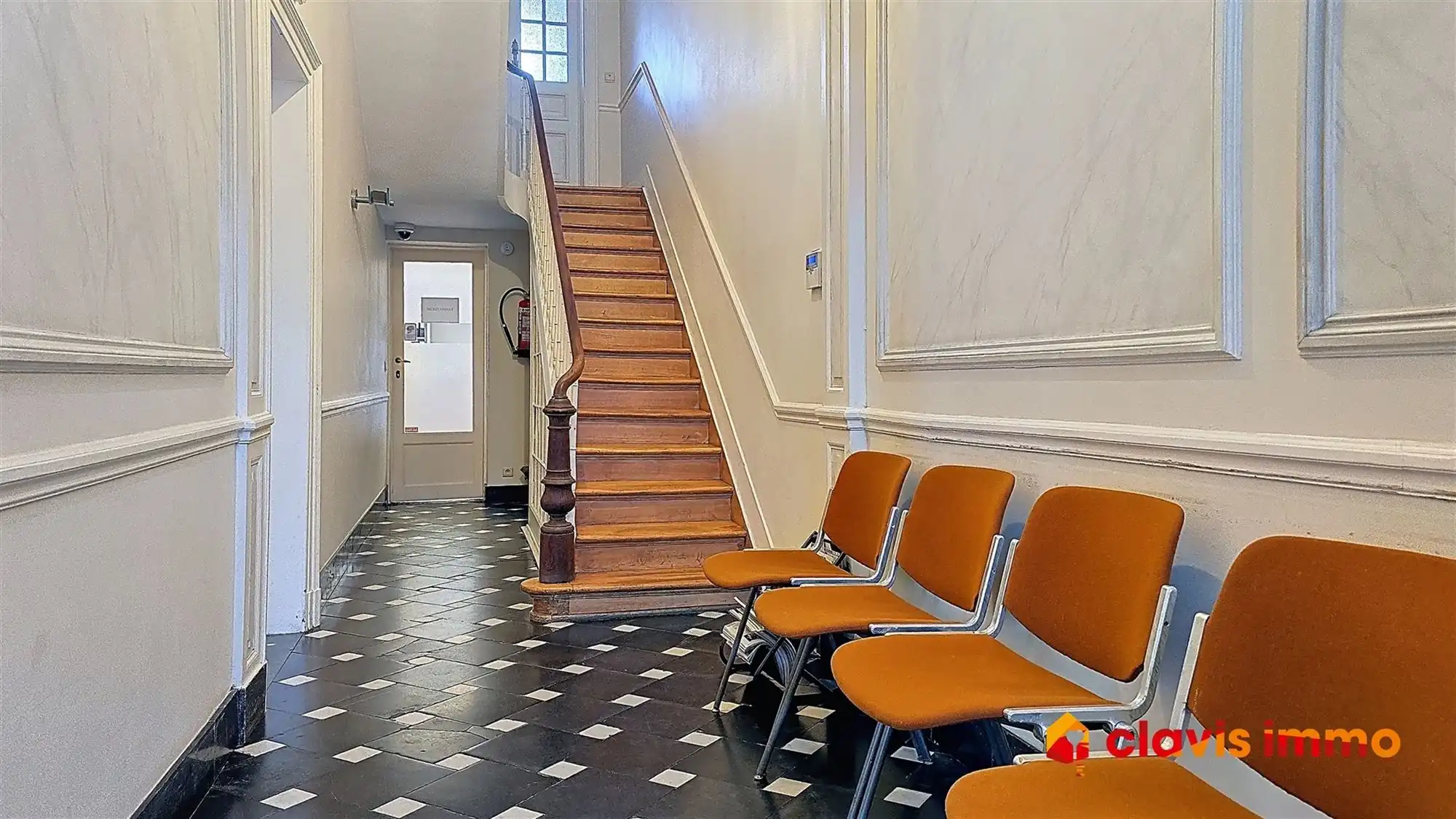 Aangenaam kantoor gelegen op de eerste tussenverdieping van een prachtig herenhuis foto 3