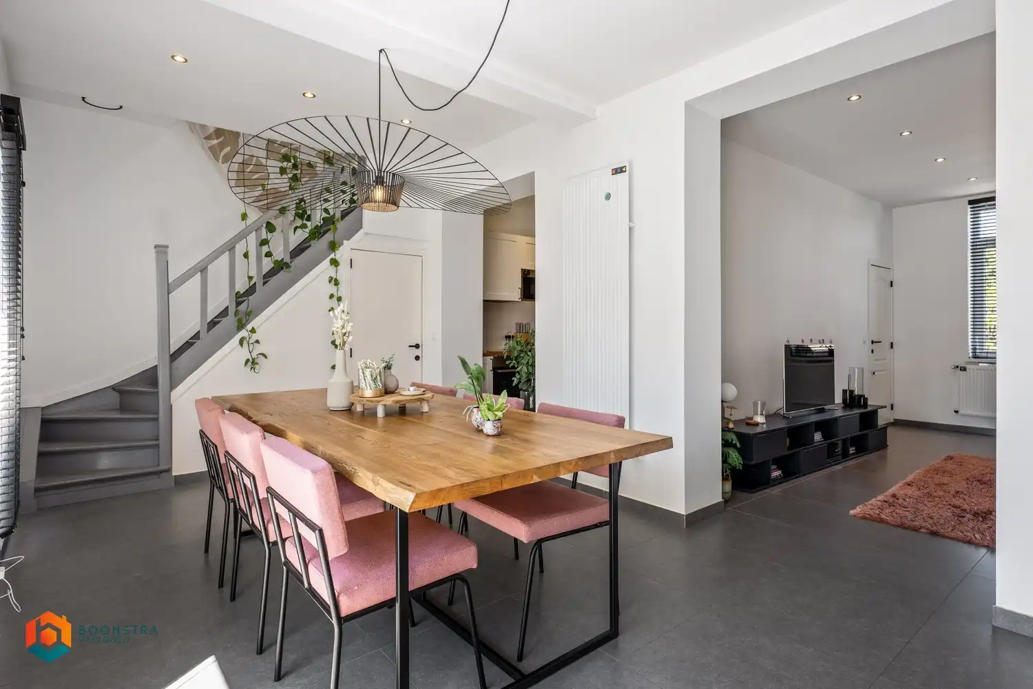 Instapklare woning met 4 slpkrs met gezellig terras en tuin foto 4