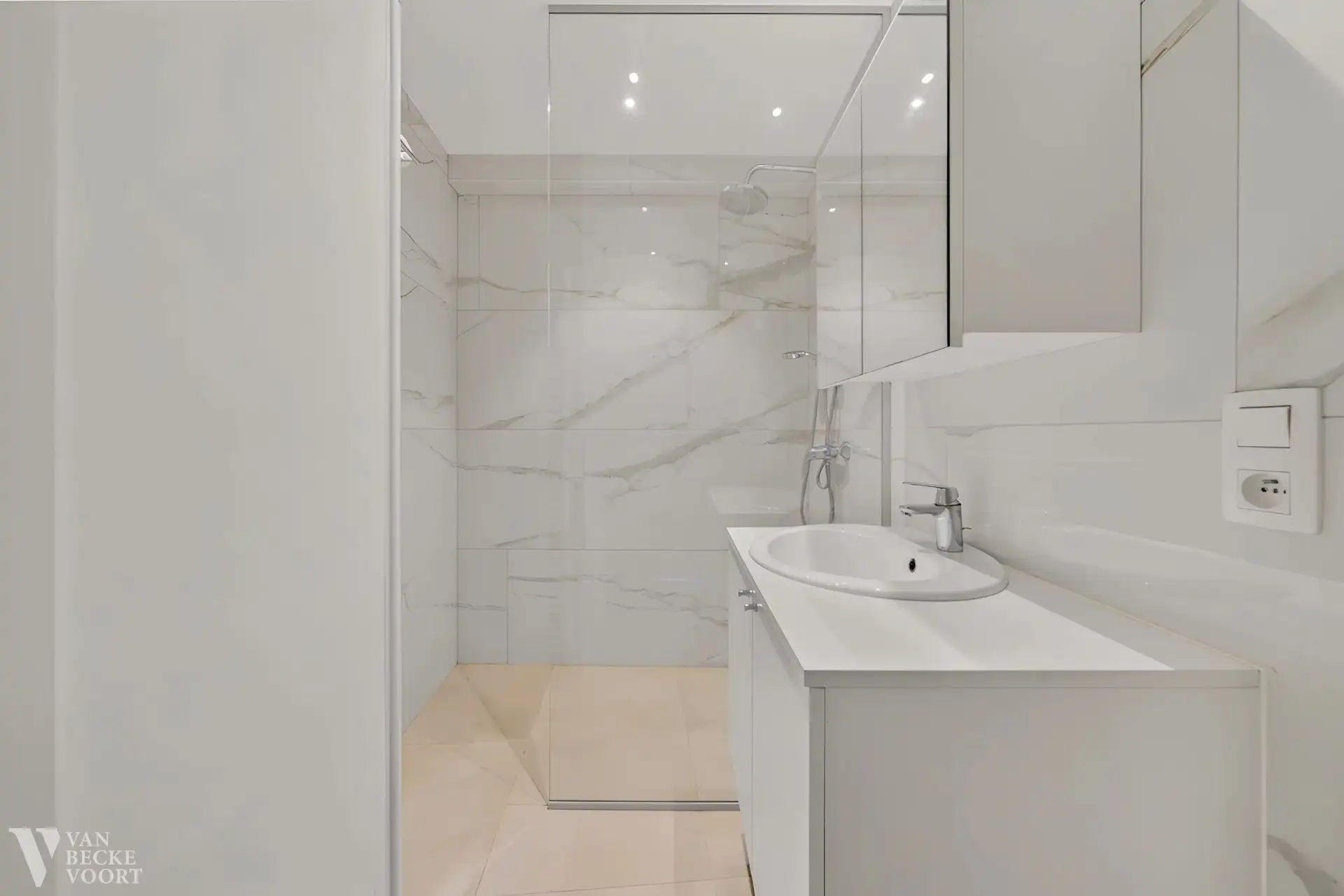 Wonen aan het park: stijlvol gerenoveerd appartement met uitzonderlijk uitzicht foto 12