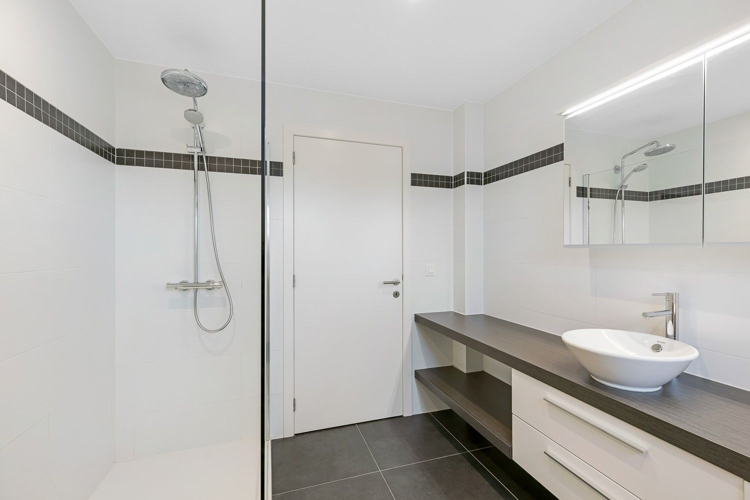 Ruim duplex appartement met 2 garages foto 10