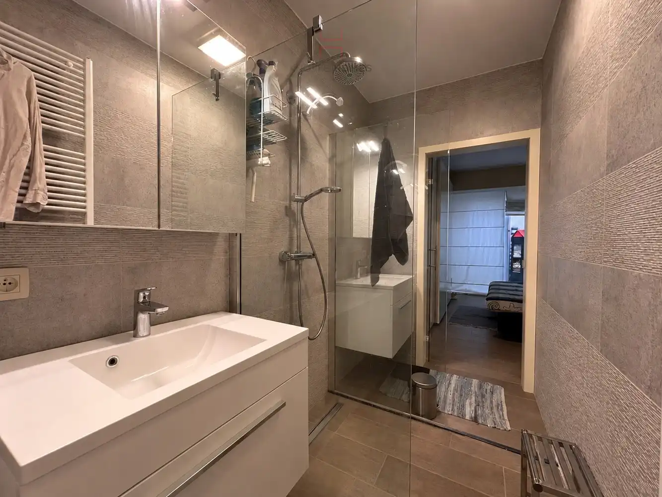 Ruim en lichtrijk duplexappartement met 2 slaapkamers foto 6