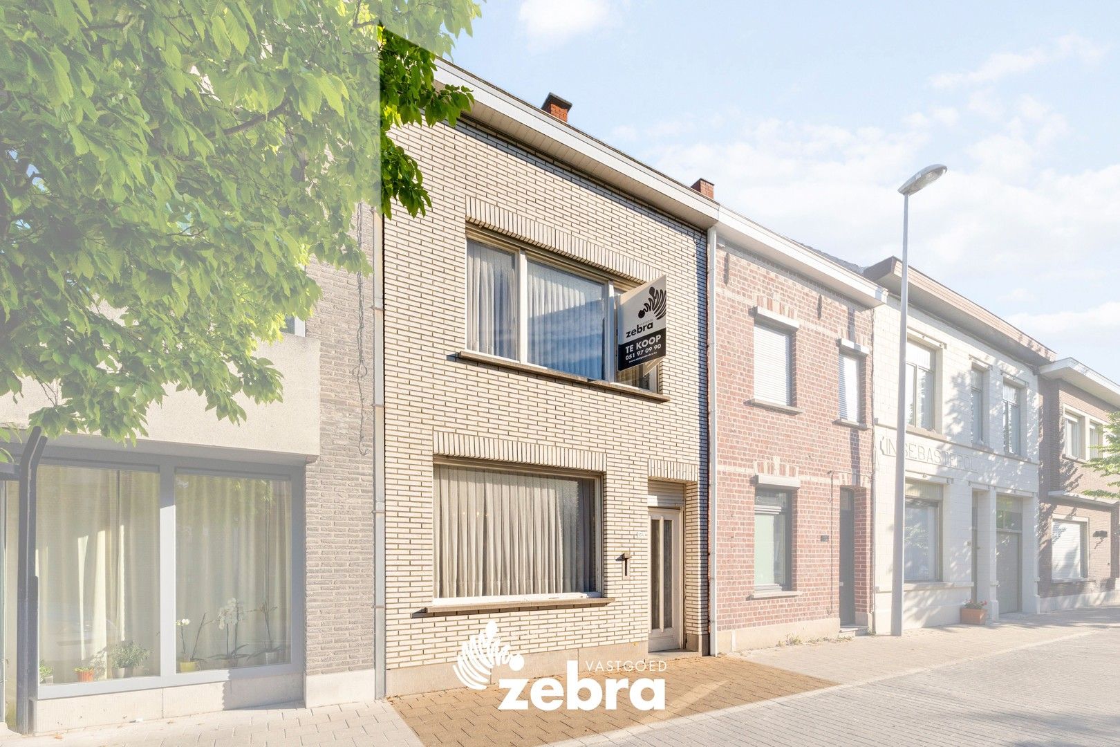 Hoofdfoto van de publicatie: Te renoveren stadswoning te Roeselare!
