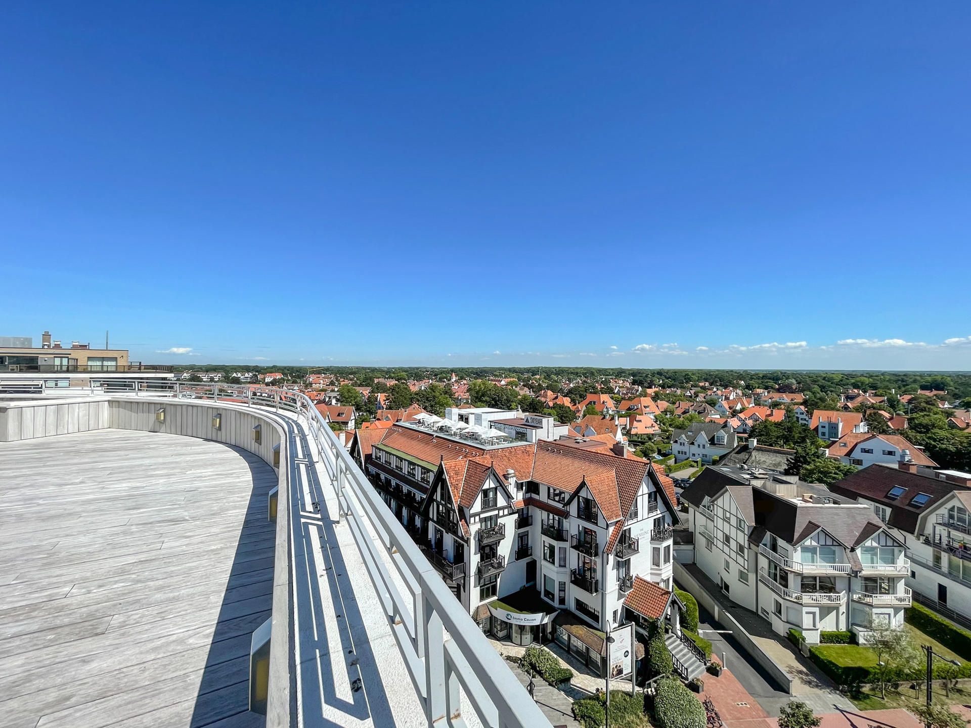 Unieke penthouse met ZONNIG TERRAS en zijdelings ZEEZICHT... foto 5