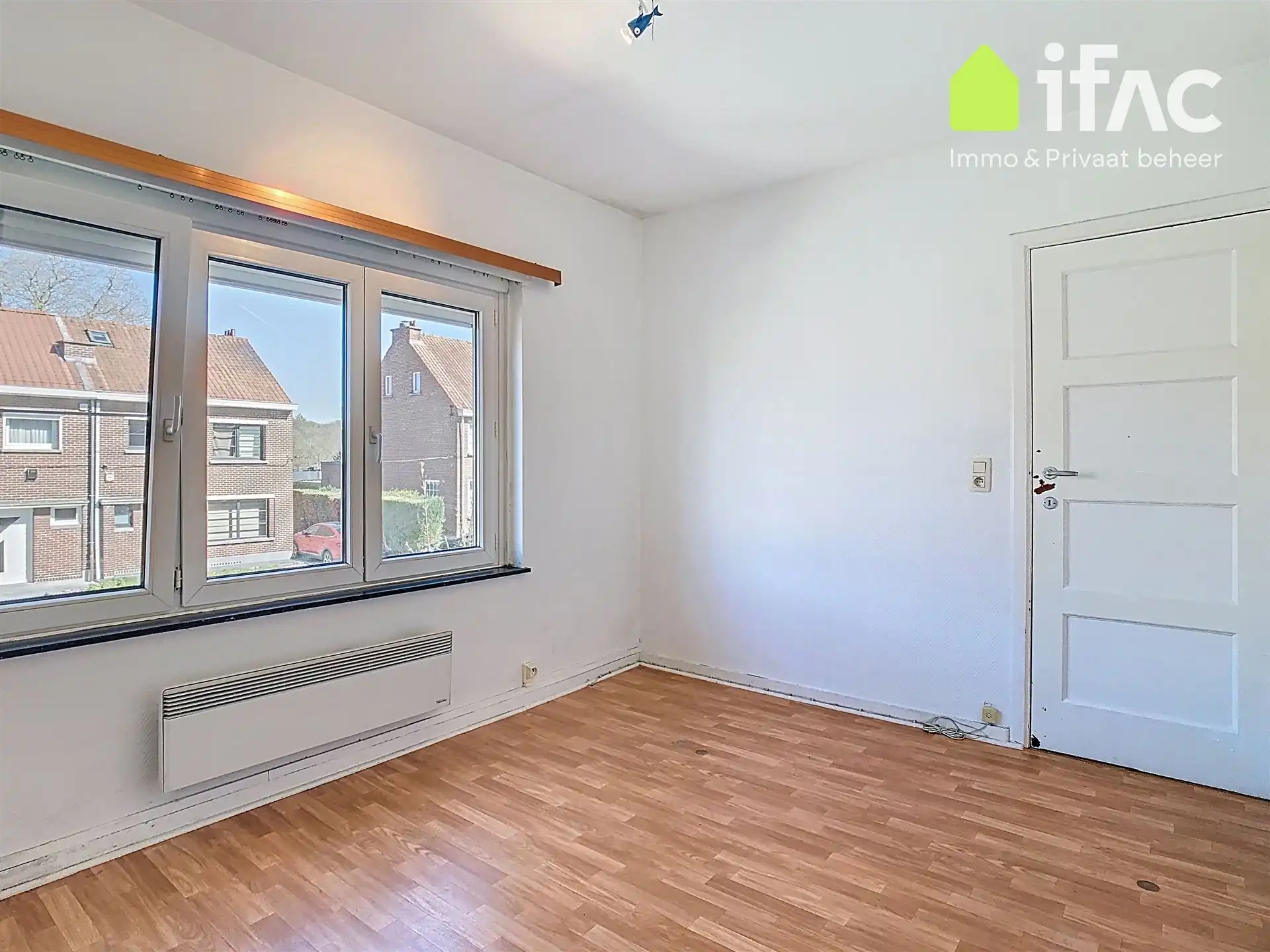 Huis met 2 slaapkamers, bureau en tuin foto 17