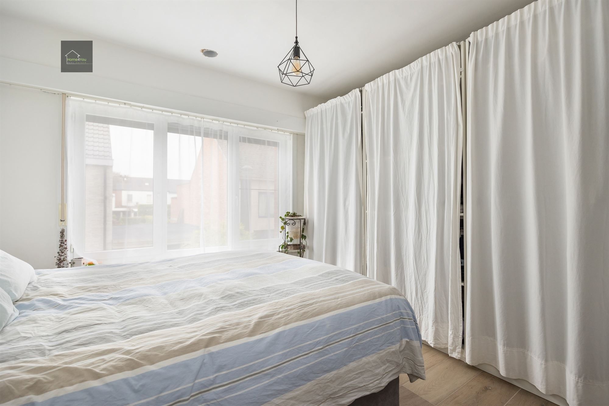 HOB met 4 slaapkamers en 2 badkamers foto 13
