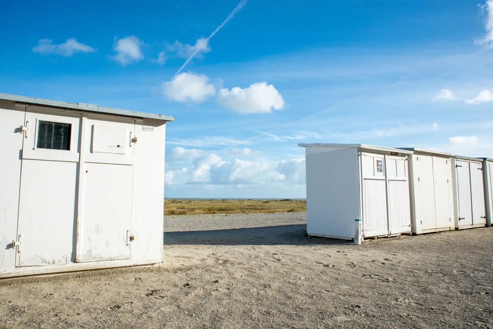 Instapklare studio met FRONTAAL ZEEZICHT foto 12