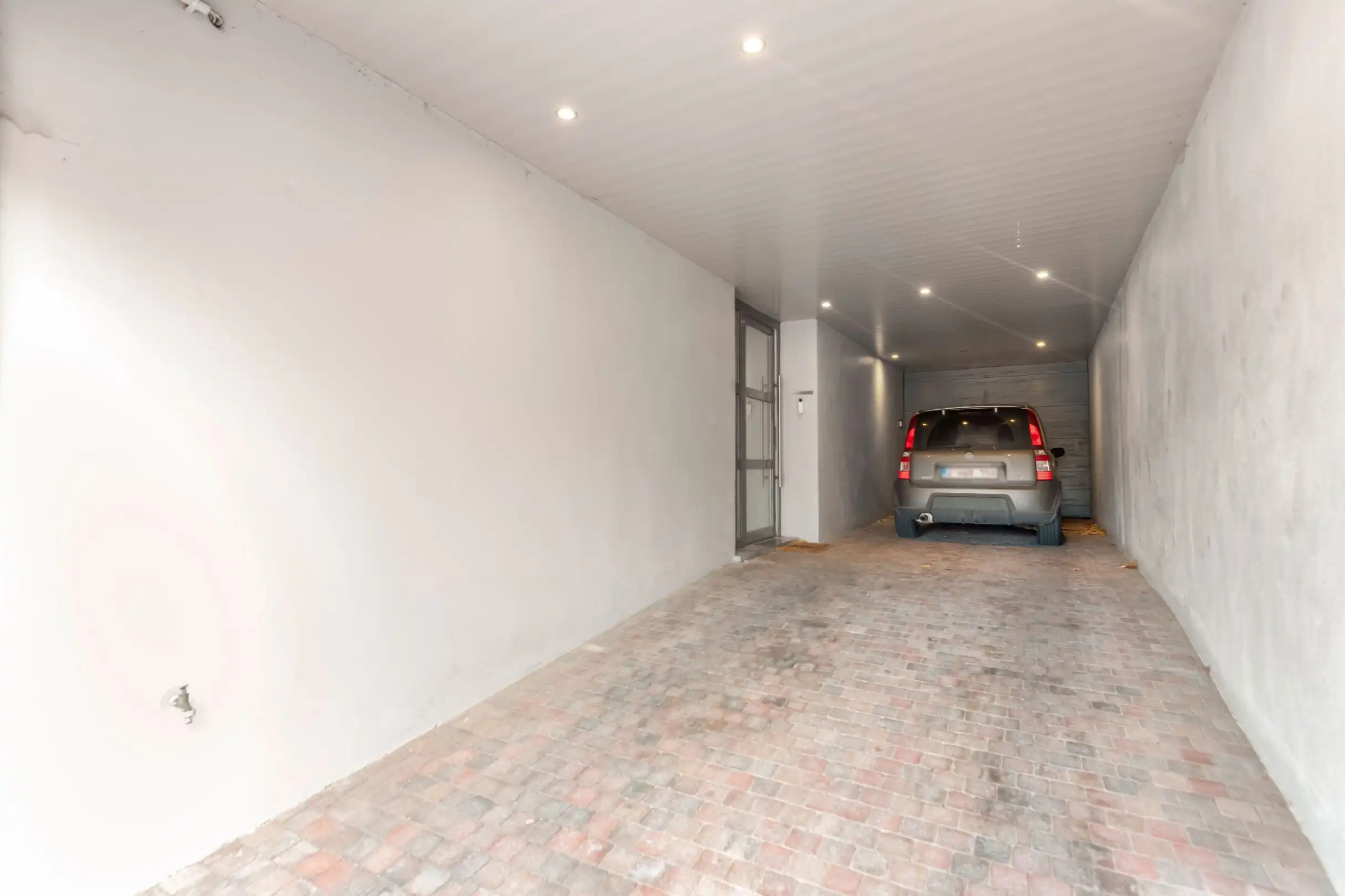 Ruime Bel-étage woning gelegen in het centrum van Knokke met garage/loods van 135m² foto 27