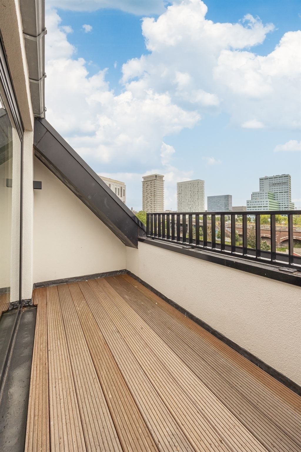 Energetisch multifunctionele vernieuwbouw met 5 kamers, tuin en terras foto 14