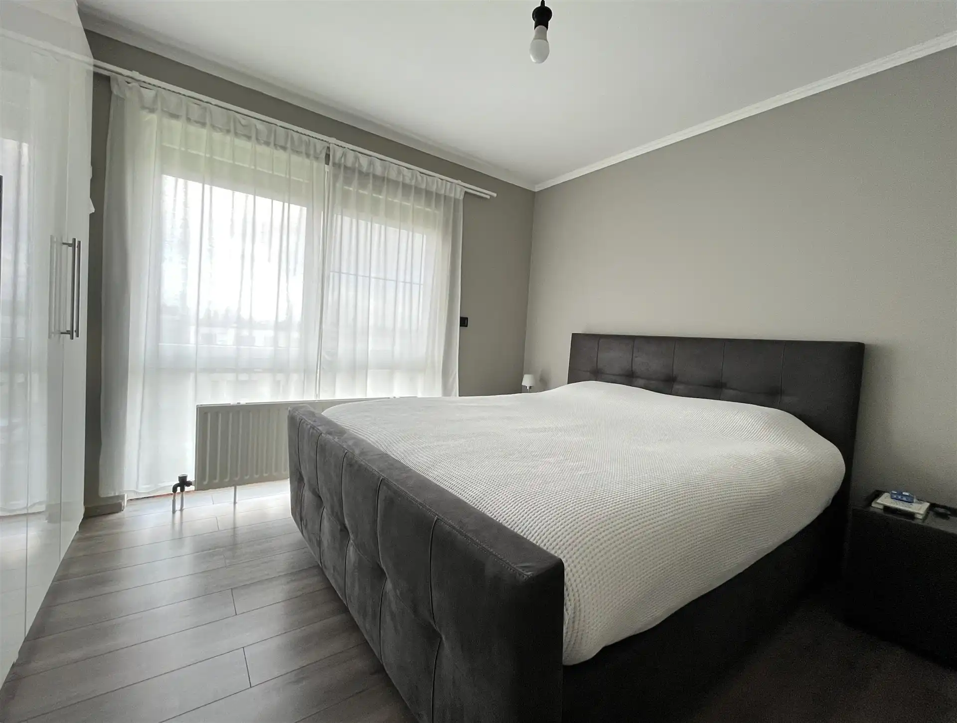 Instapklaar 2 slaapkamer appartement + autostaanplaats foto 5