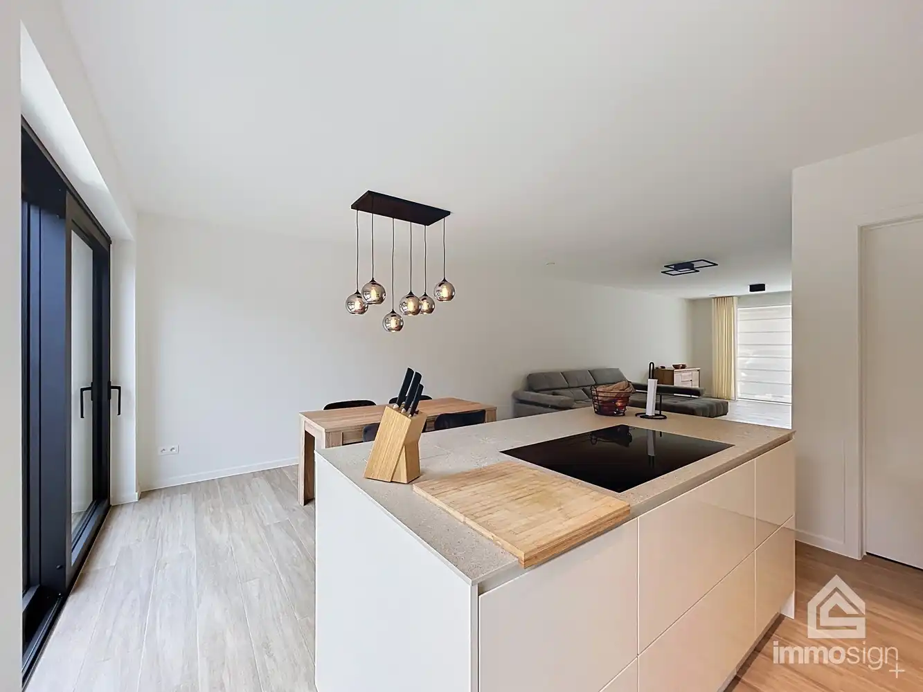 Lichtrijke woning met 3 volwaardige slaapkamers te Pelt! foto 7