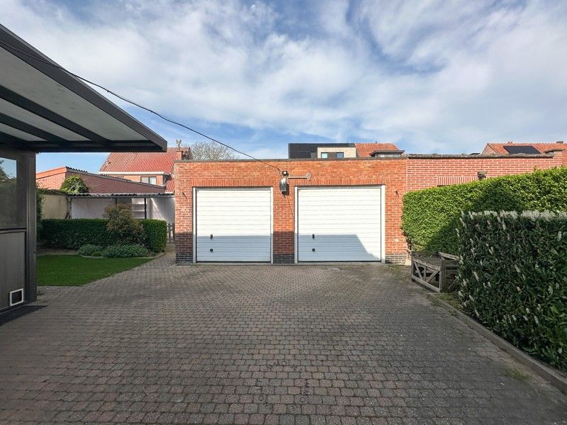 Halfopen bebouwing met 4 slaapkamers, dubbele garage en tuin foto 14