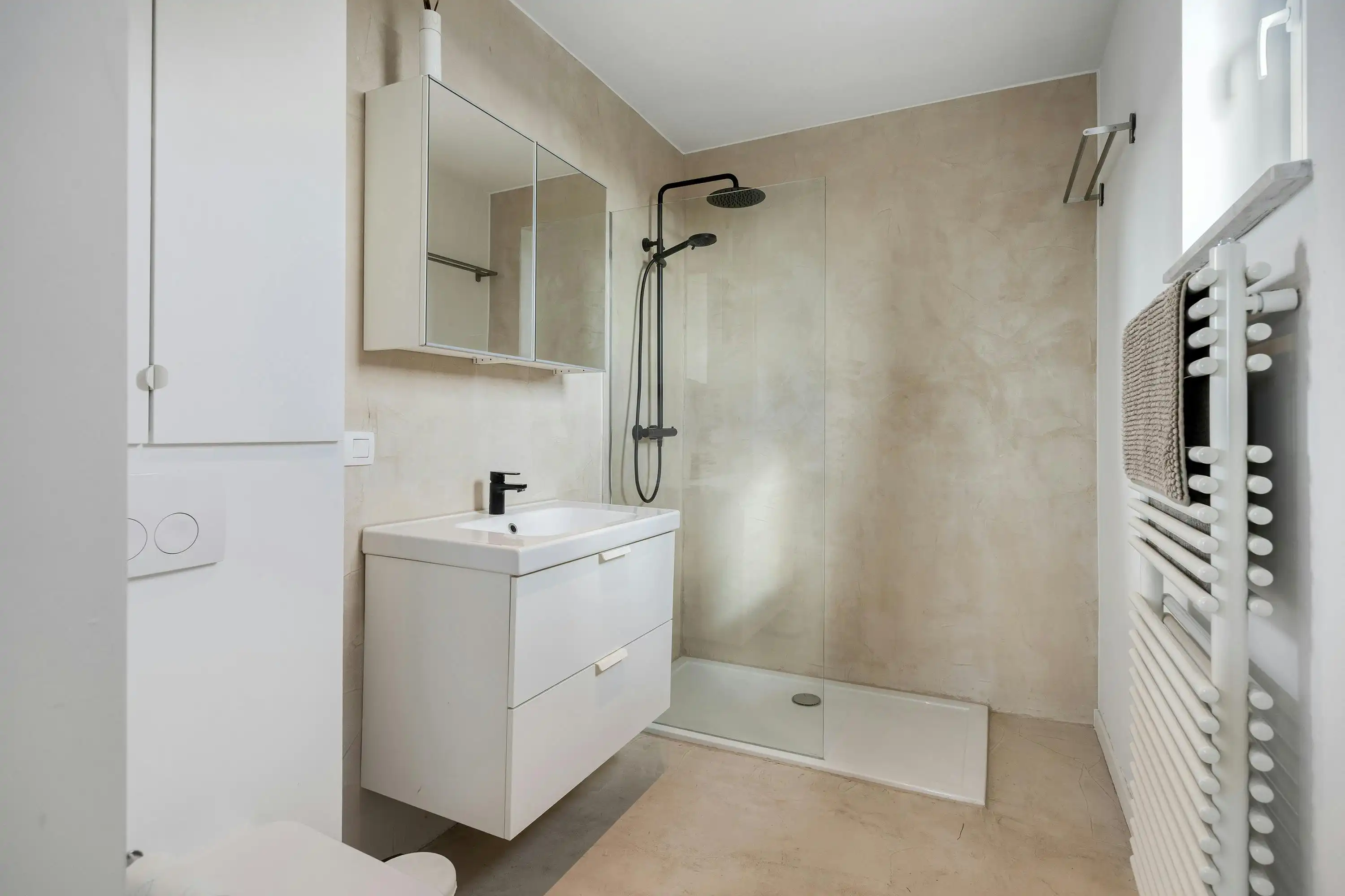 Gerenoveerd 1-slaapkamerappartement met ruim terras in centrum Hasselt foto 8