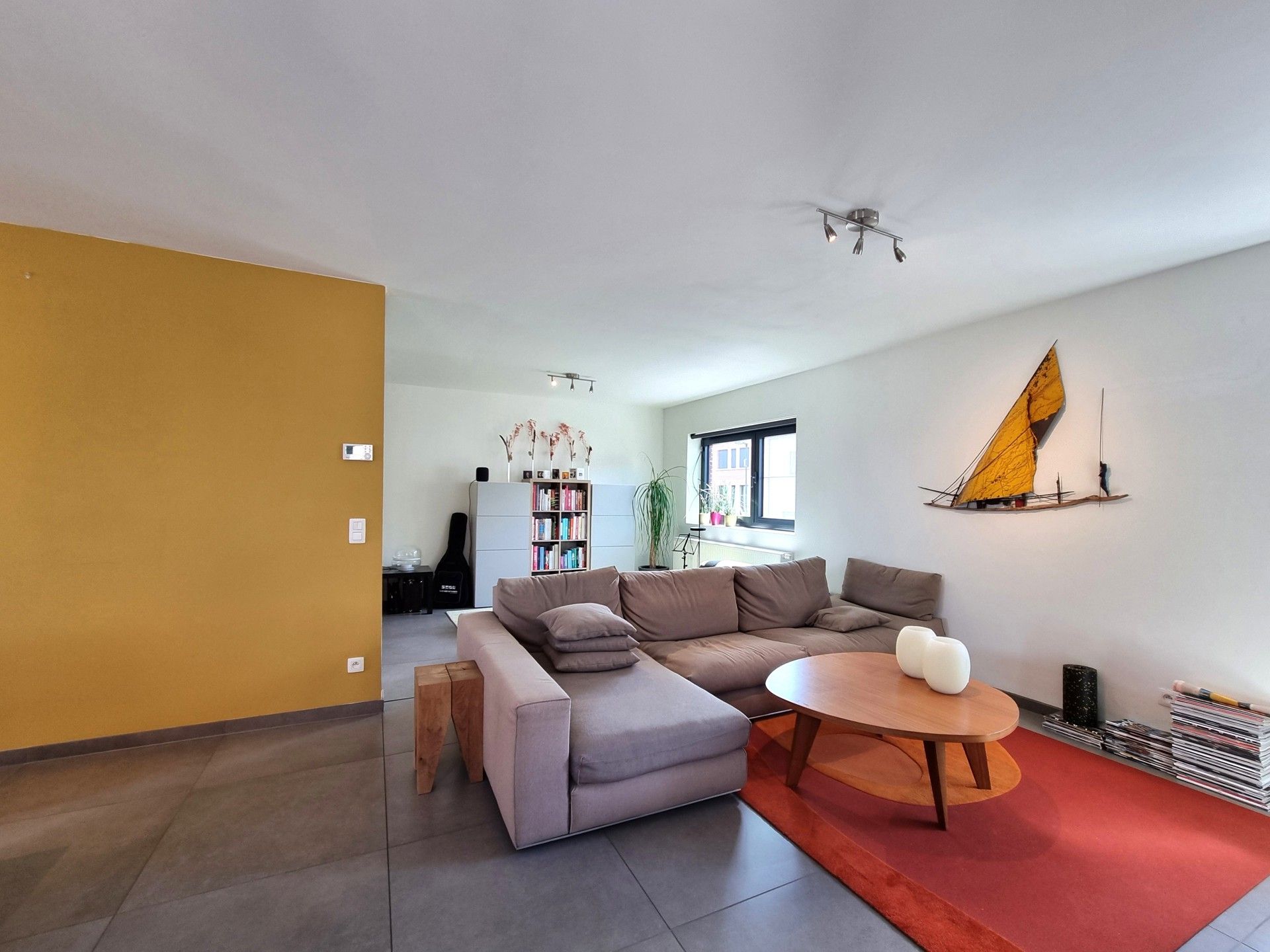 Handelsgelijkvloers met triplex-appartement in het hartje van Pamel foto 15