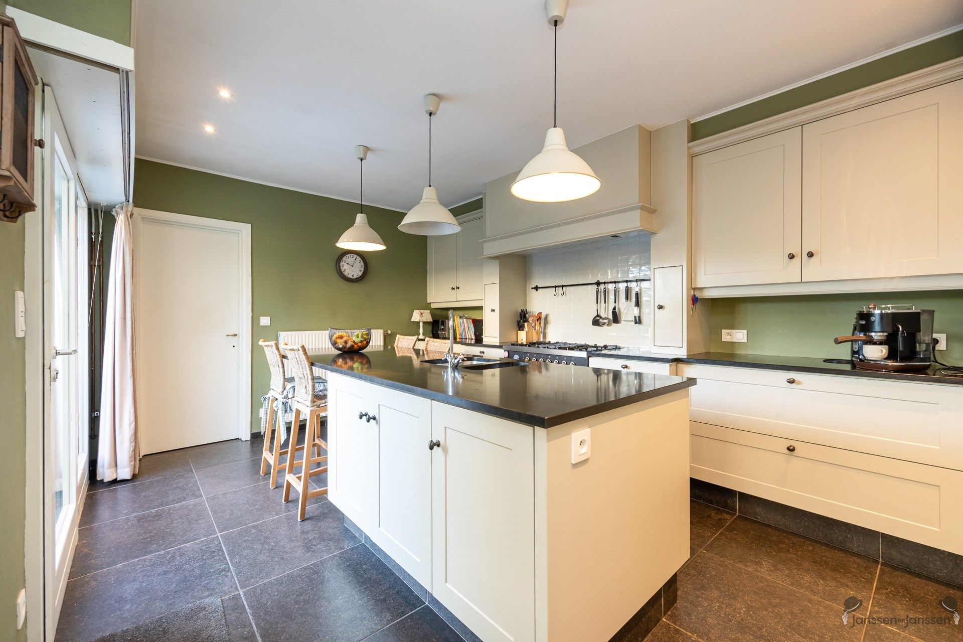 Charmante halfopen woning met 3 slaapkamers foto 10