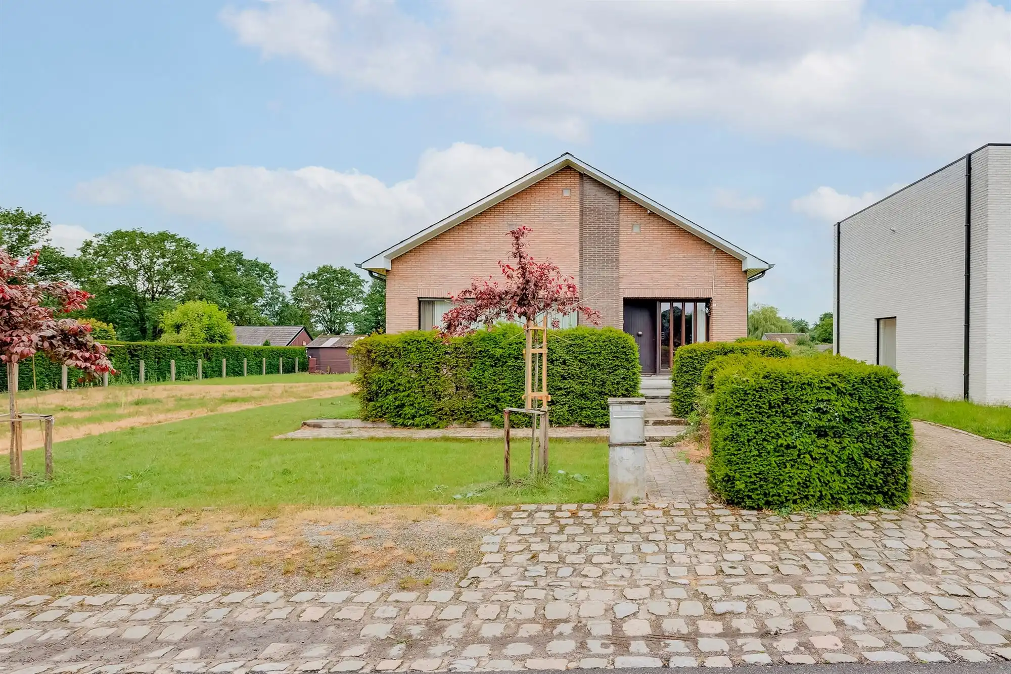 Ruime open bebouwing met 5 slaapkamers op een perceel in het landelijke Eindhout foto {{pictureIndex}}