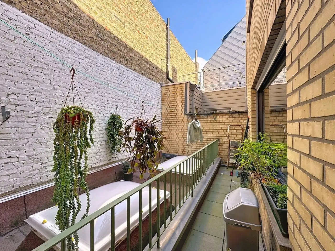 Bijzonder ruime handelswoning vlakbij de Kursaalstraat foto 15