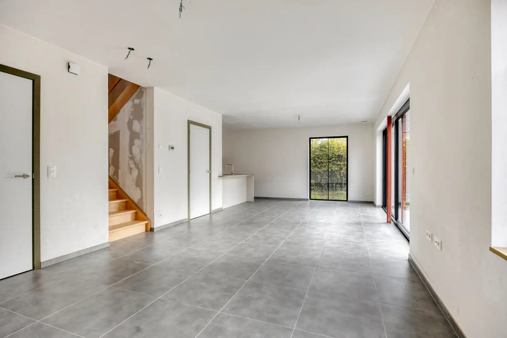 Afgewerkte open bebouwing met 5 slaapkamers, tuin, terras, zolder en garage in Kerkom! - EPB A kWh/m² - bewoonbare opp. 183 m² foto 6