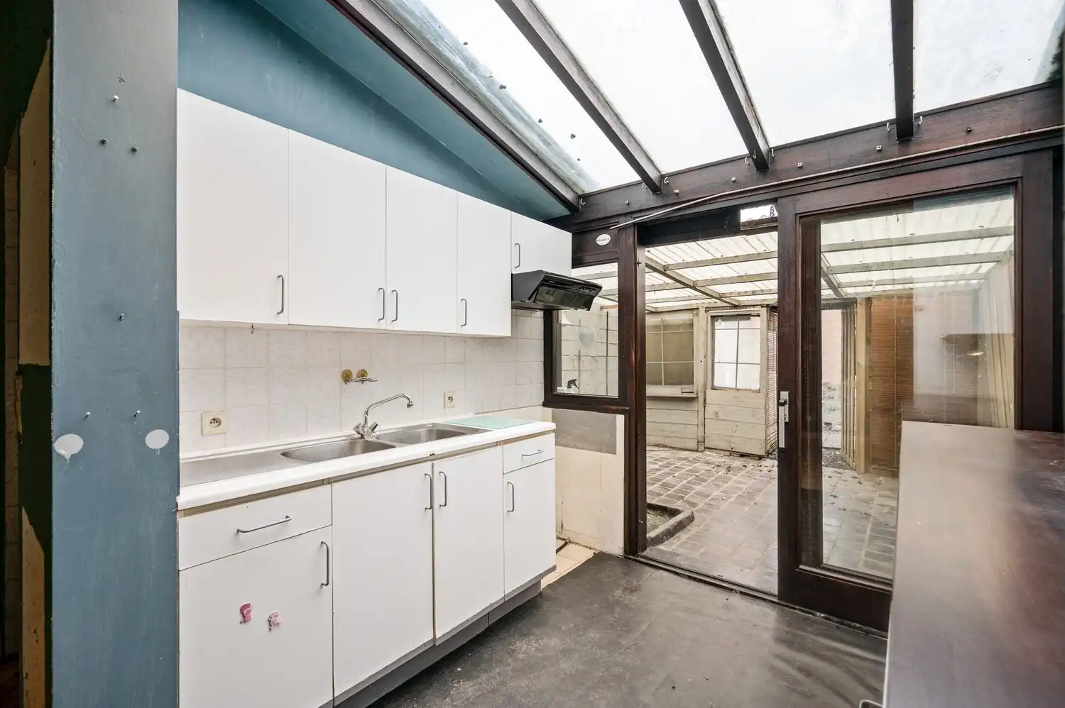 Te renoveren woning met tuin en garage in centrum Wijnegem! foto 9