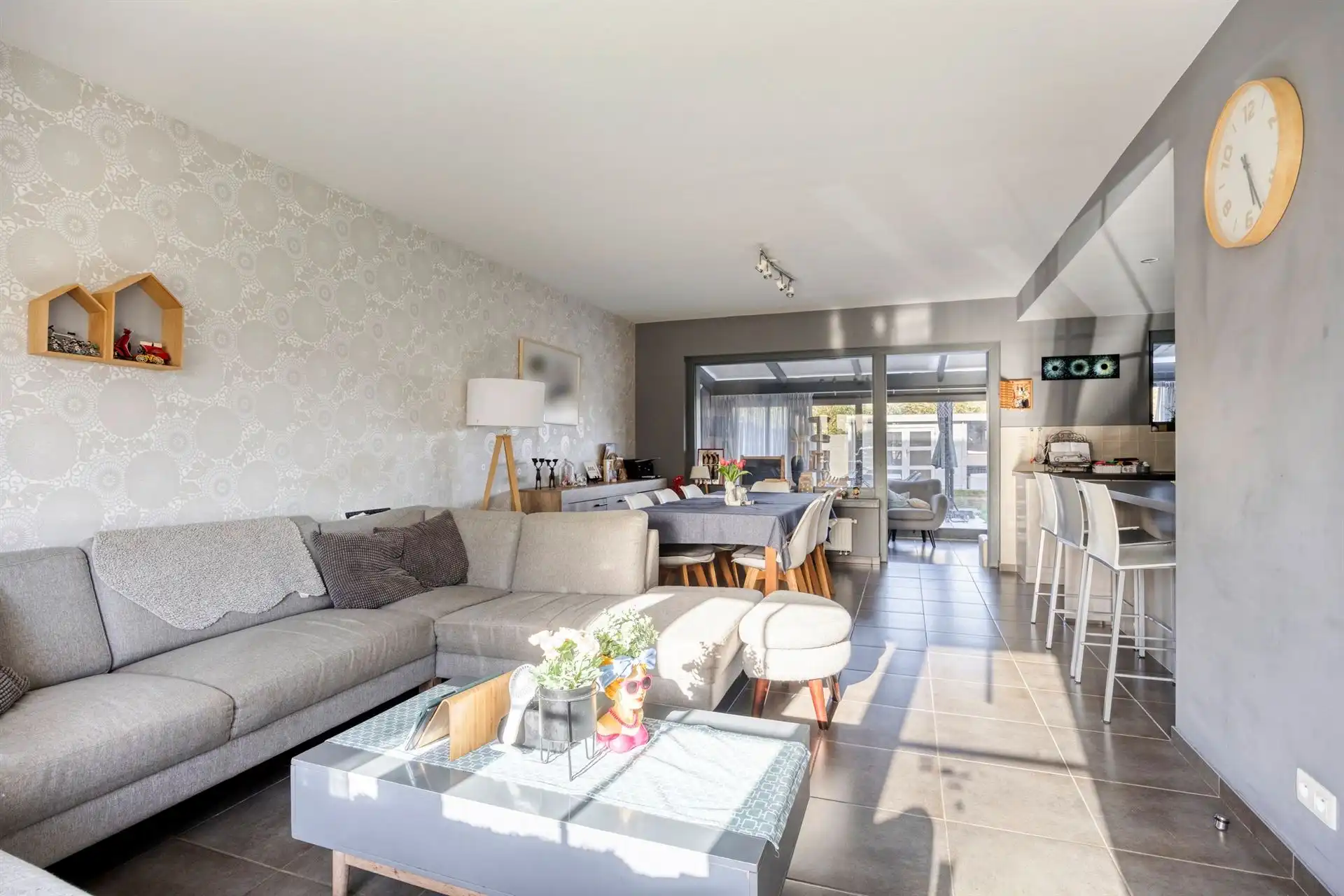 Instapklare woning met 2/3 slpk's in doodlopende straat! foto 3