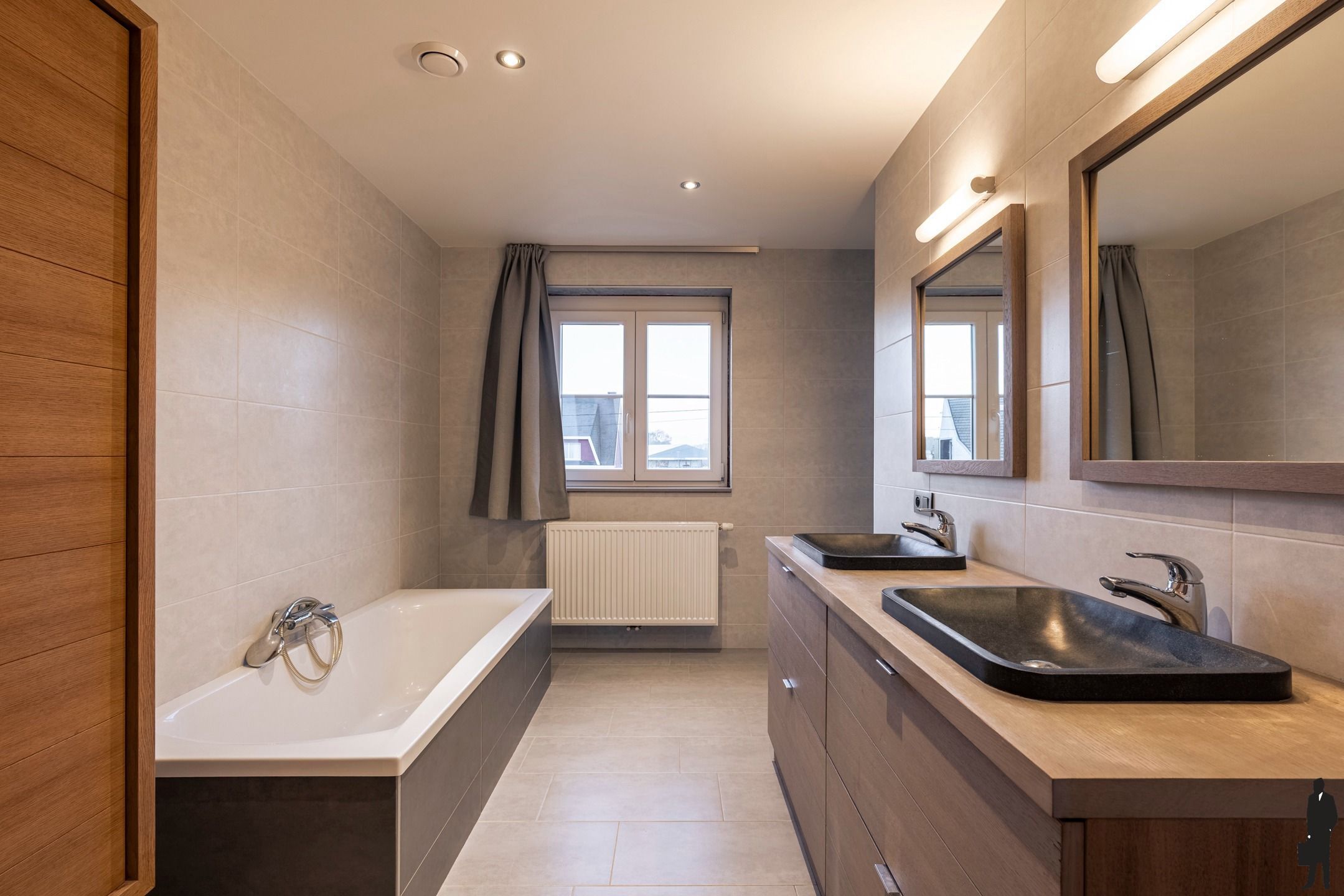 Recente, instapklare HOB-woning met 3 à 4 slpk. en bouwgrond foto 8