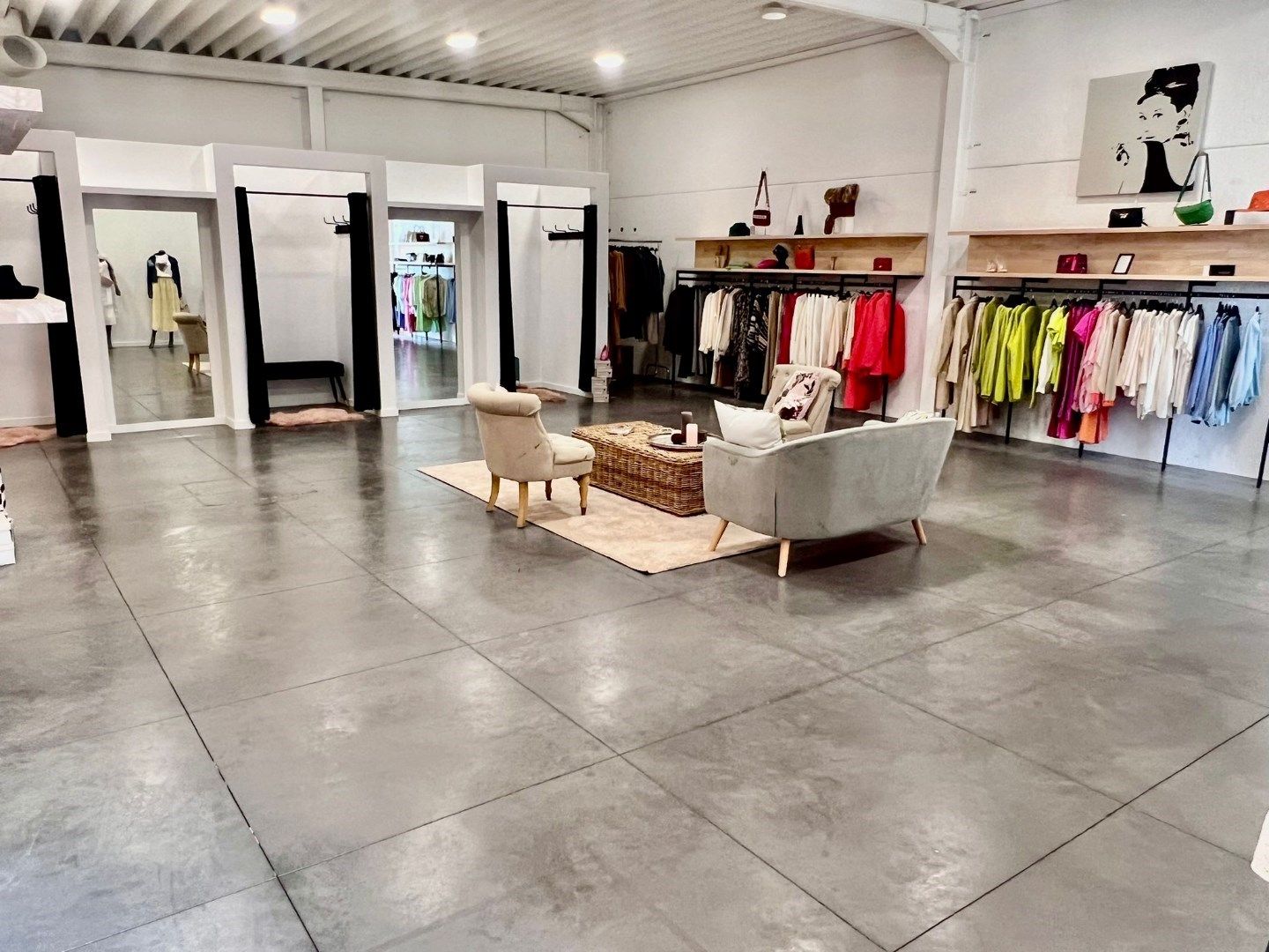 Ruime winkelruimte te huur in Moorslede, perfect voor diverse doeleinden! foto 7