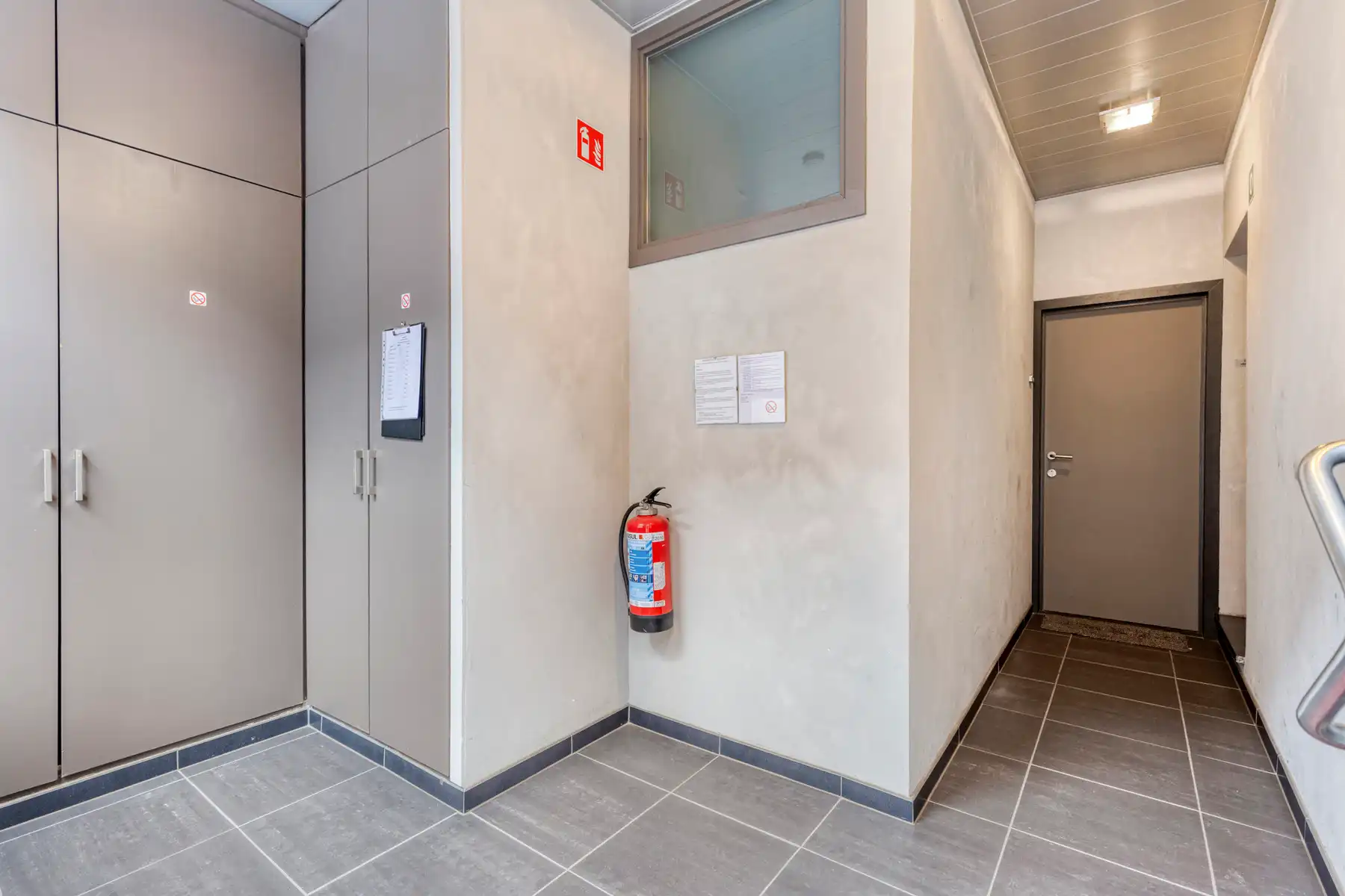 Instapklaar appartement met terras en garage in het centrum van Ninove! foto 4