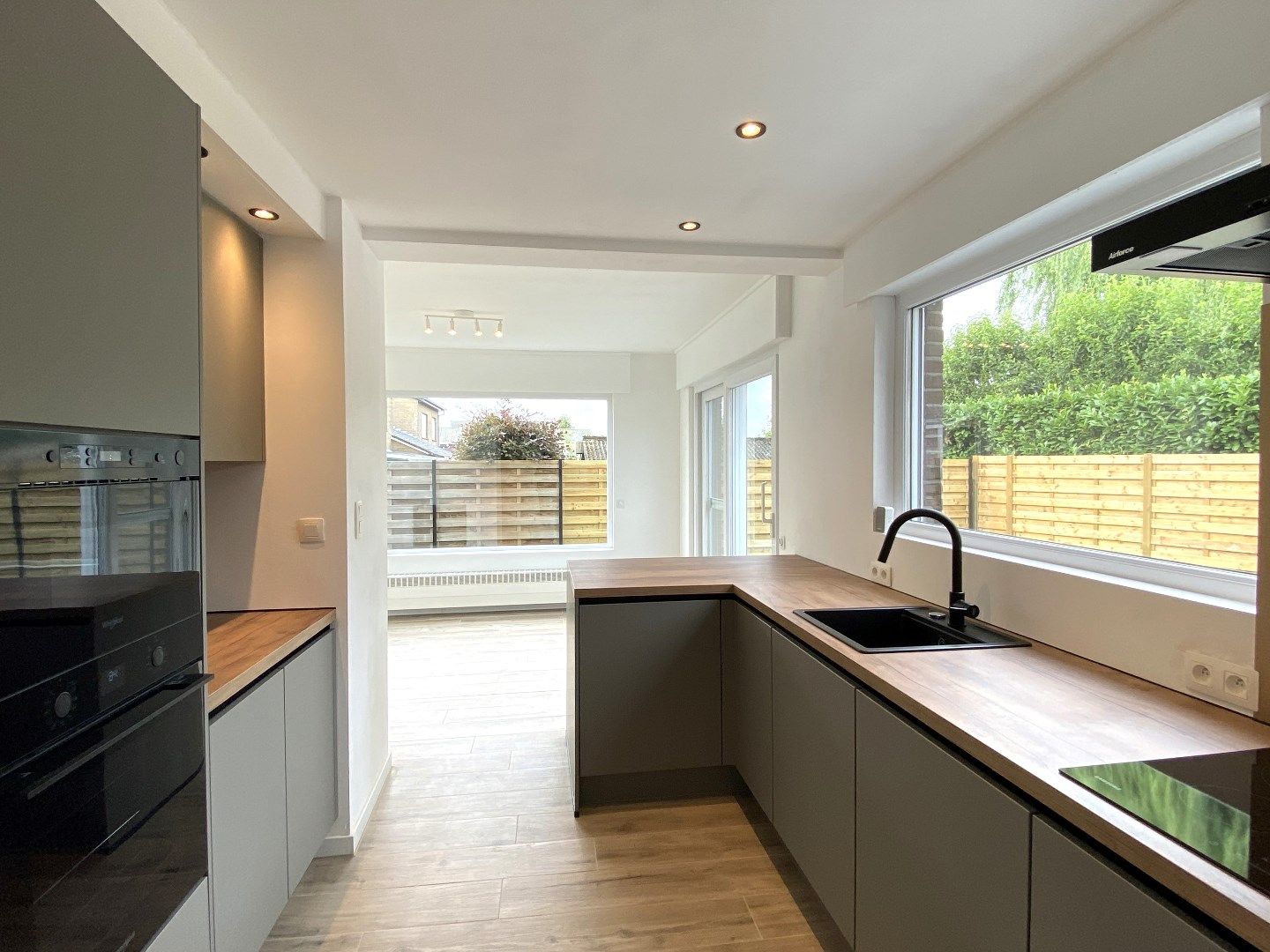 HALF OPEN WONING MET TUIN | 3 SLPKS | UITERST RUSTIGE LIGGING foto 5