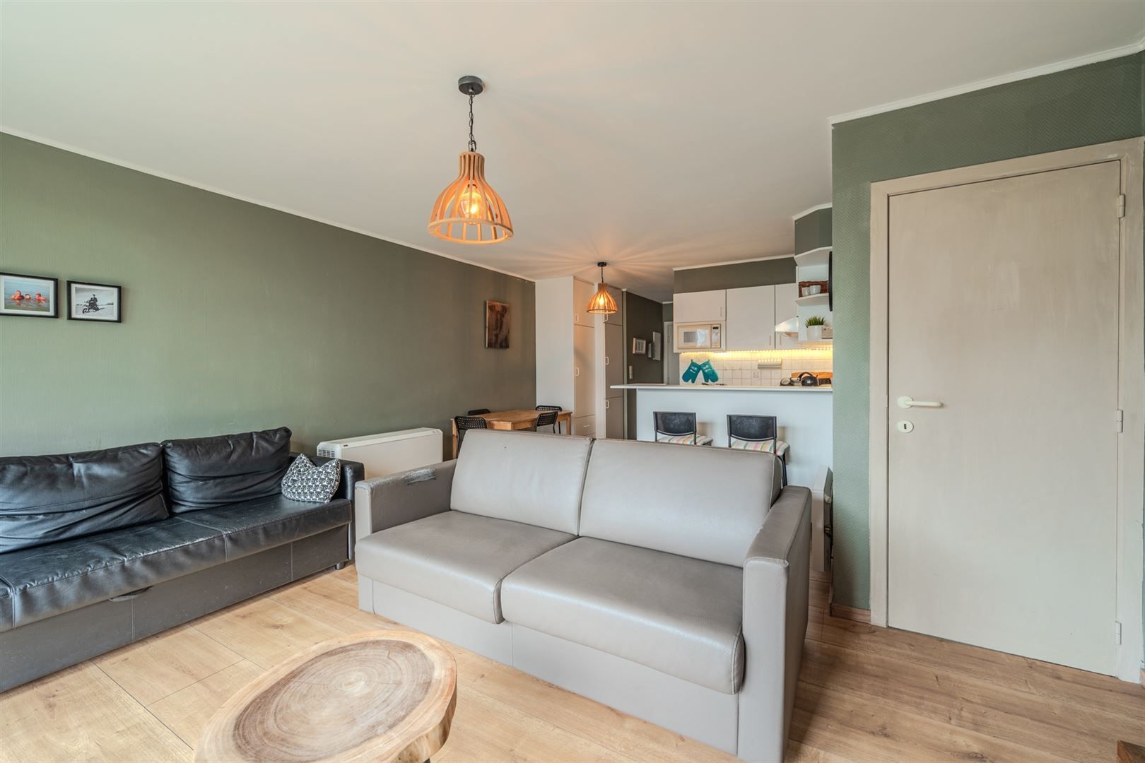 appartement met ruim terras en tuin foto 5