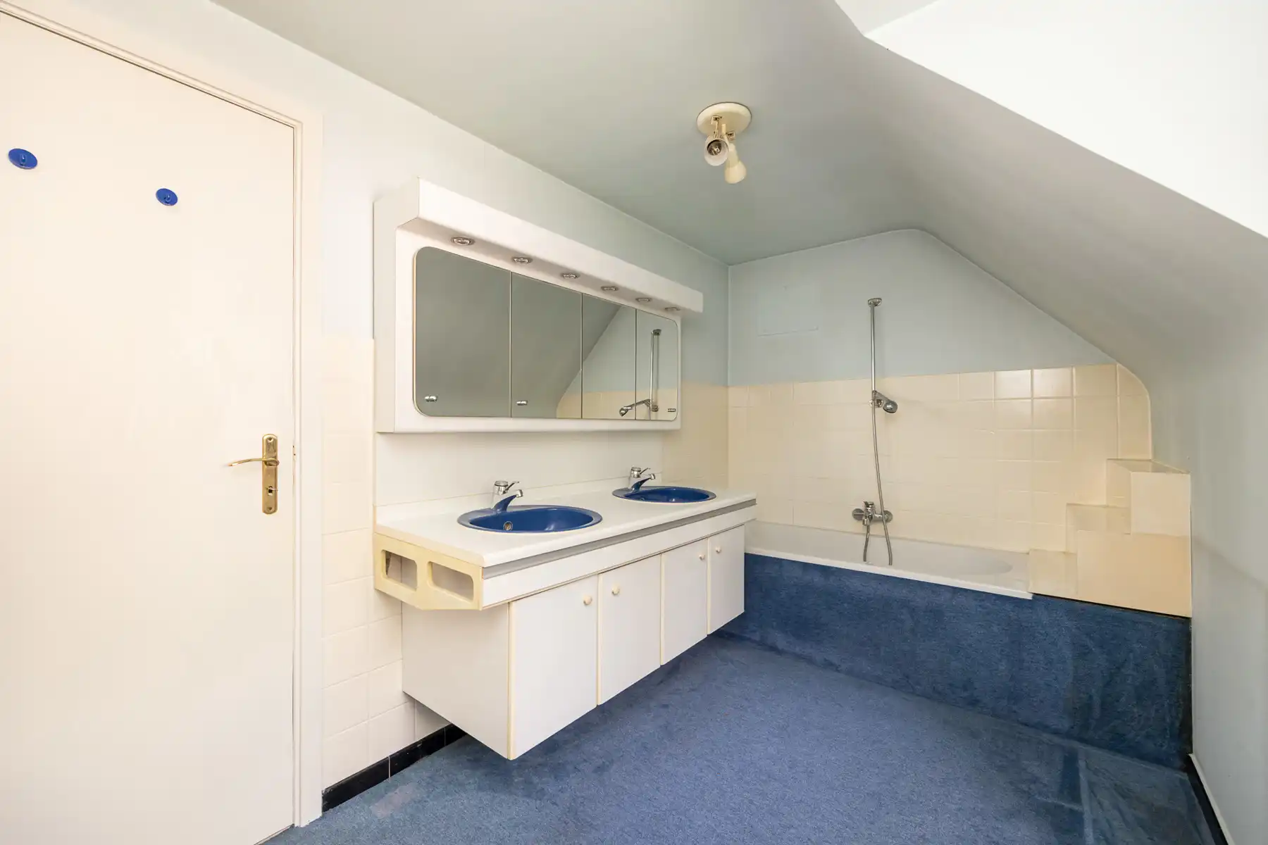 Rustig gelegen te renoveren villa op de grens met Schilde foto 17