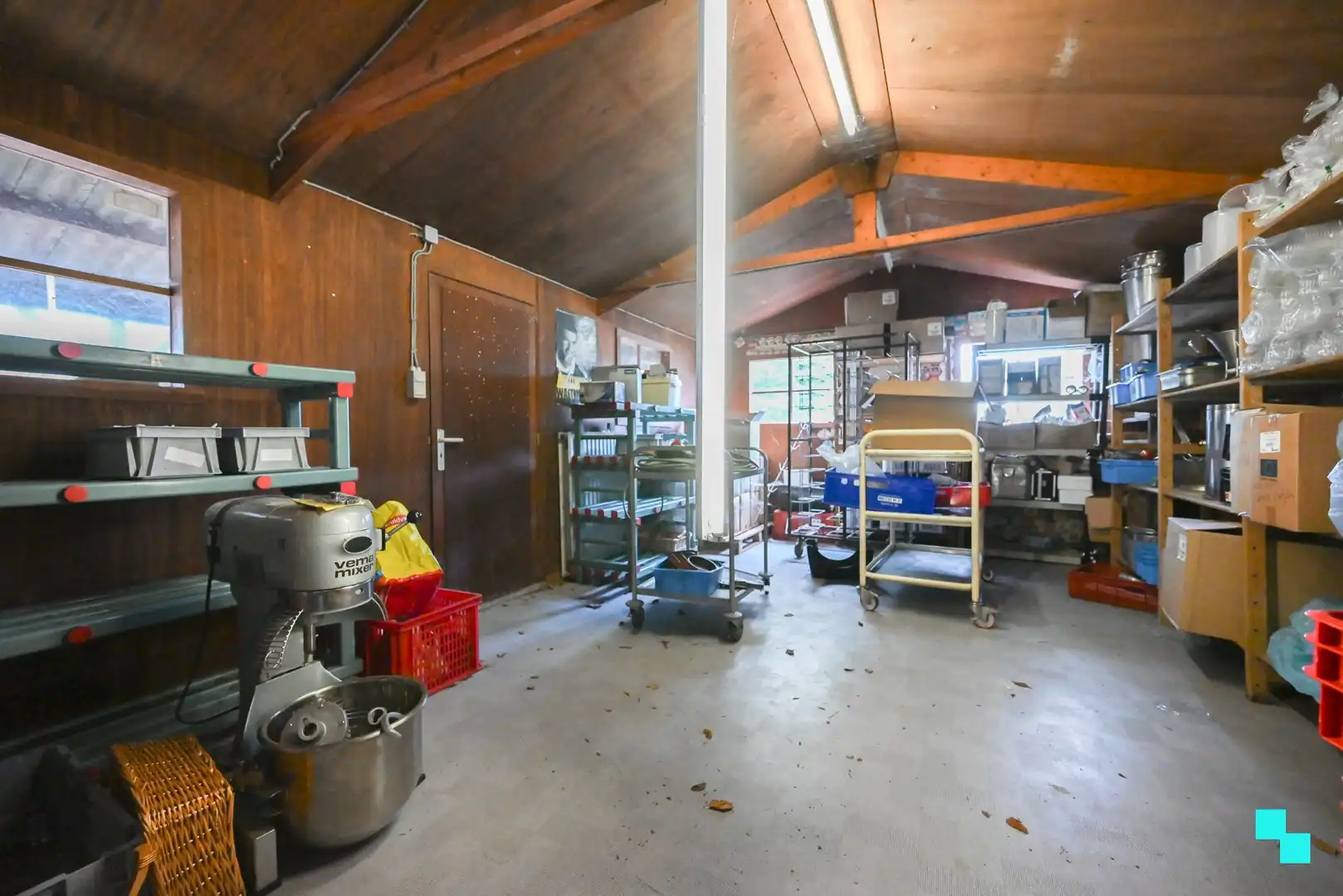 Instapklare slagerij met woonst te Sint-Eloois-Winkel (Ledegem) foto 23