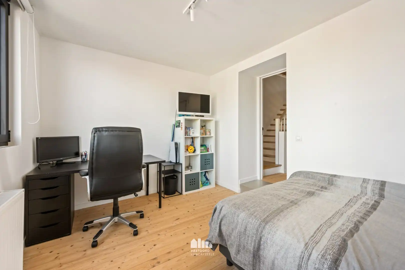 Volledig gerenoveerde woning met 5 slaapkamers, zonnige tuin en garage foto 21