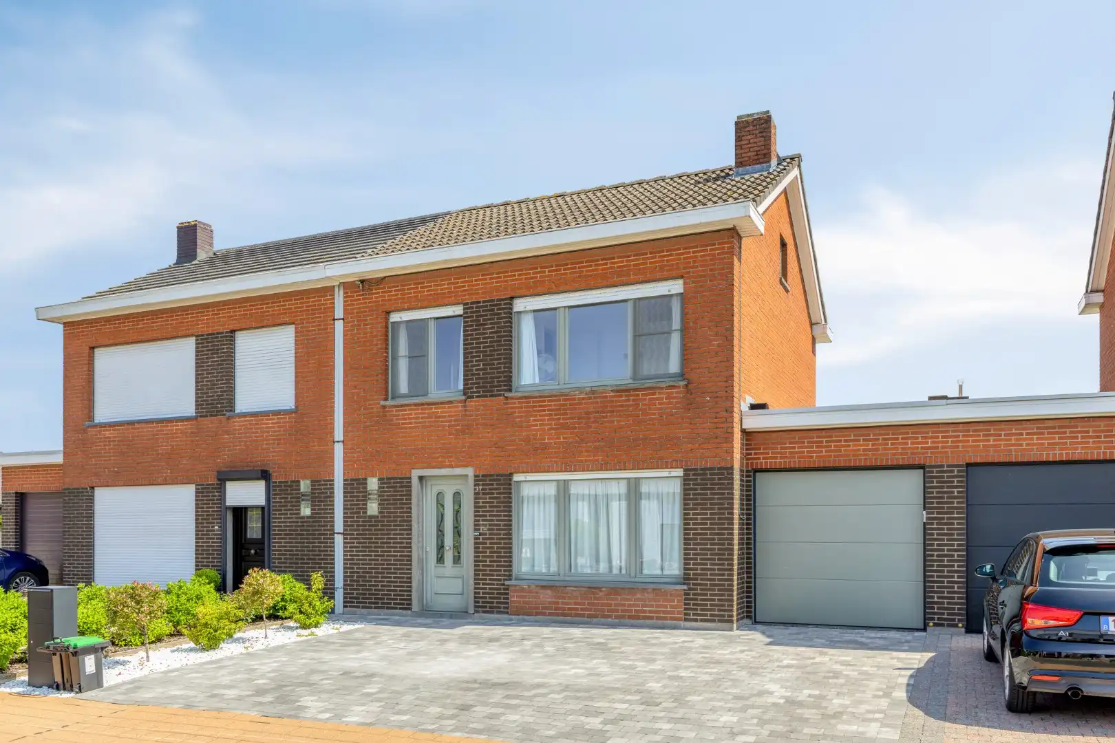 Instapklare, gerenoveerde gezinswoning met 3 slaapkamers op topligging in Meulebeke foto {{pictureIndex}}
