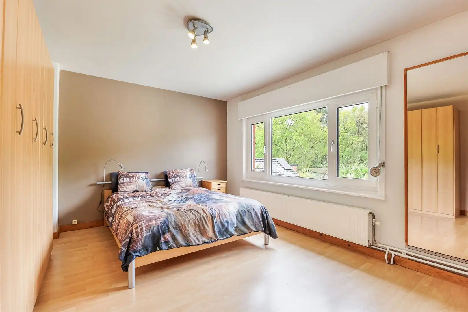 Ruime, lichte woning met garage & oprit op centrale ligging foto 16