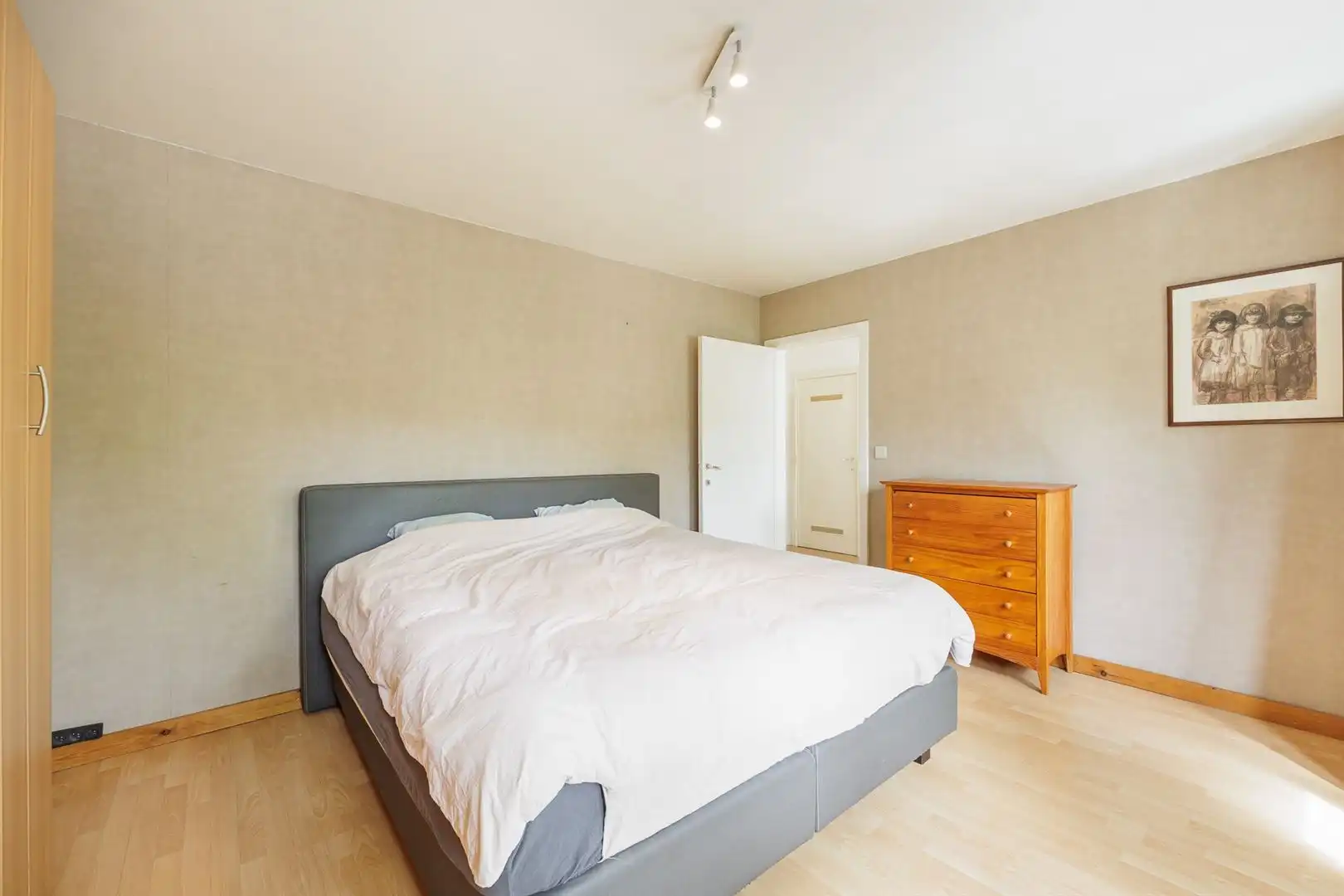 Ruime, lichte woning met garage & oprit op centrale ligging foto 16
