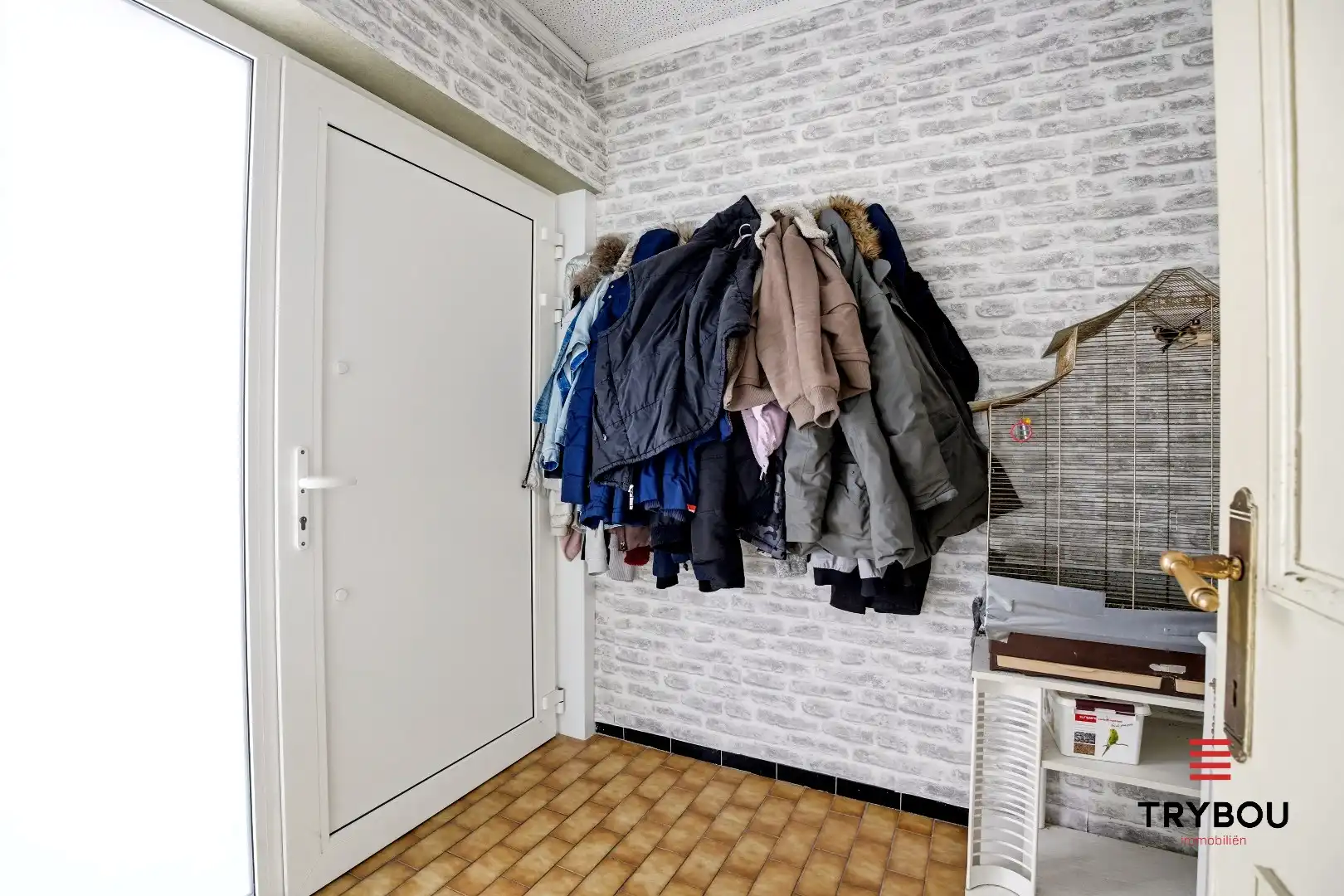 Rustig gelegen woning met 3 slaapkamers, garage en zolder in Houthulst foto 3