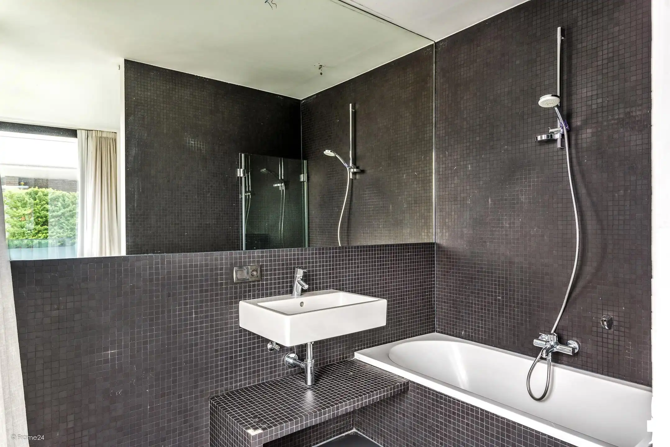 Luxe-loft (ca 90m²) gelegen in de Henri Van Heurckstraat. foto 9