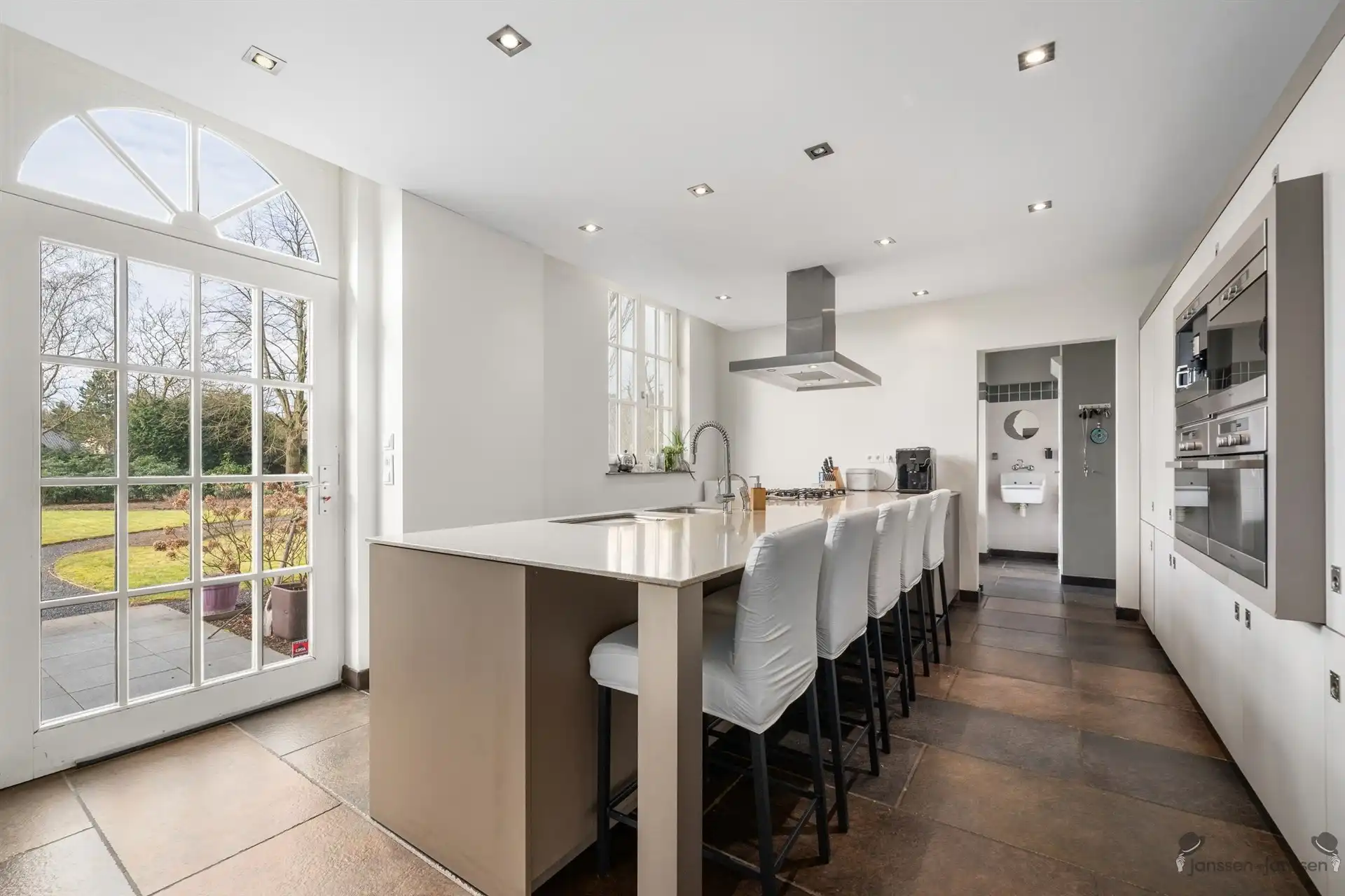 Prachtige villa op een perceel van 1.500m² in het groene Sint-Job. foto 9