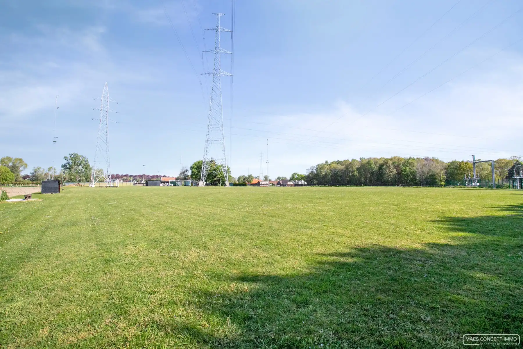 Café en voetbalveld te koop in het landelijke Wortegem foto 21