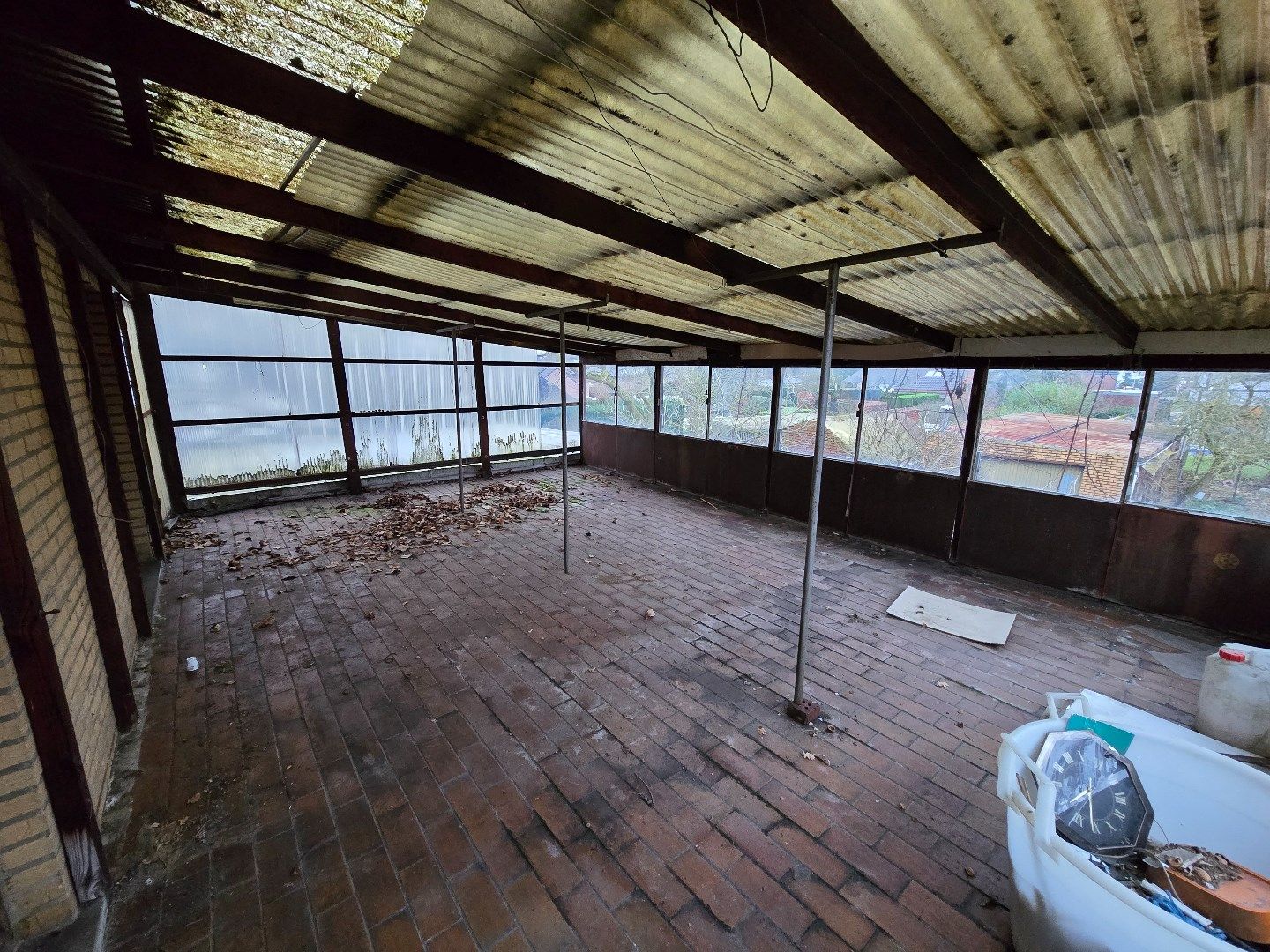 Te renoveren woning, 4 slpk, met tuin en 3 garages foto 14